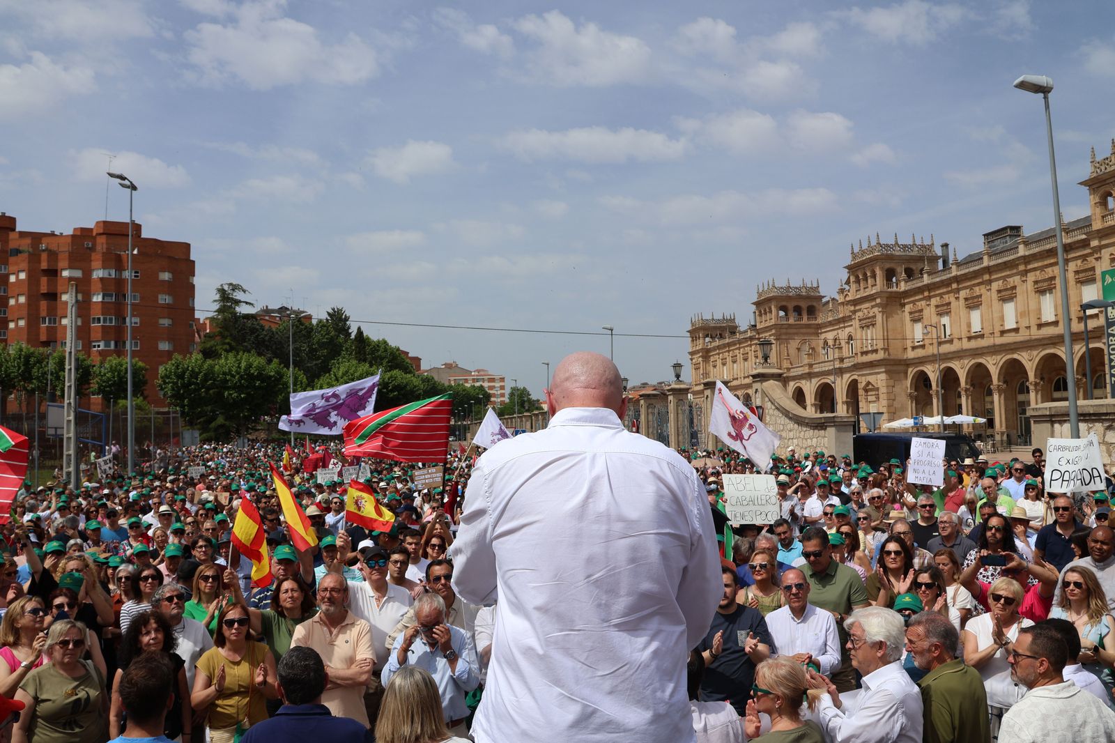 manifestacion-contra-la-perida-de-servicios-de-ave-98