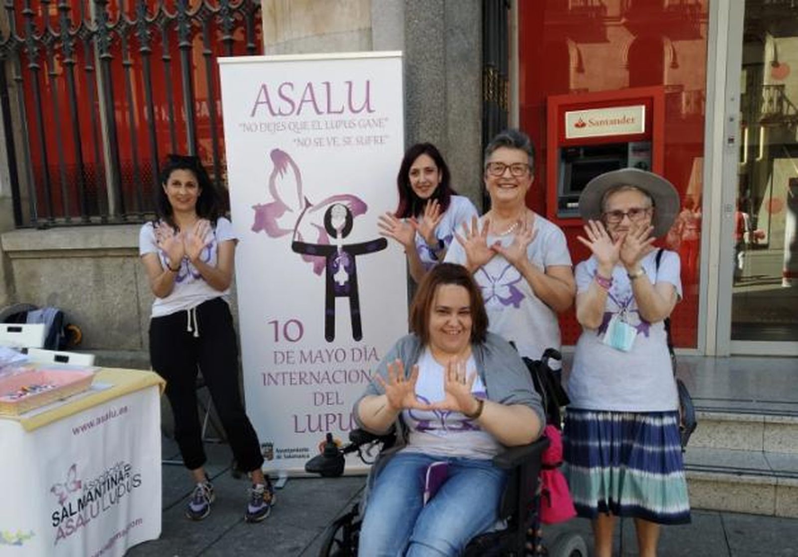 Miembros de ASALU en el Día Mundial del Lupus. ASALU