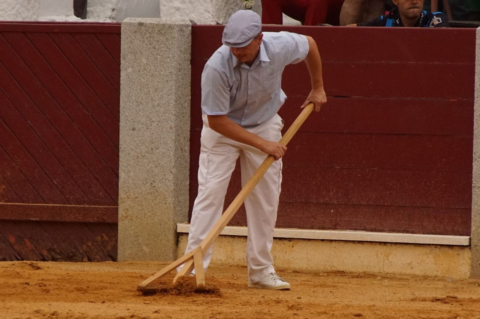Javier Castaño se despide de Guijuelo y Damián Castaño, su hermano, e Ismael Martín salen a hombros en Guijuelo