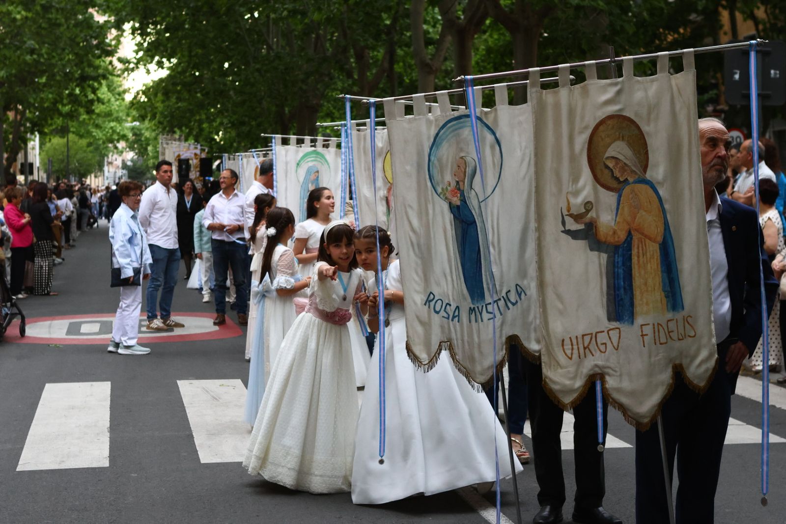 Procesión con motivo de la festividad de María Auxiliadora