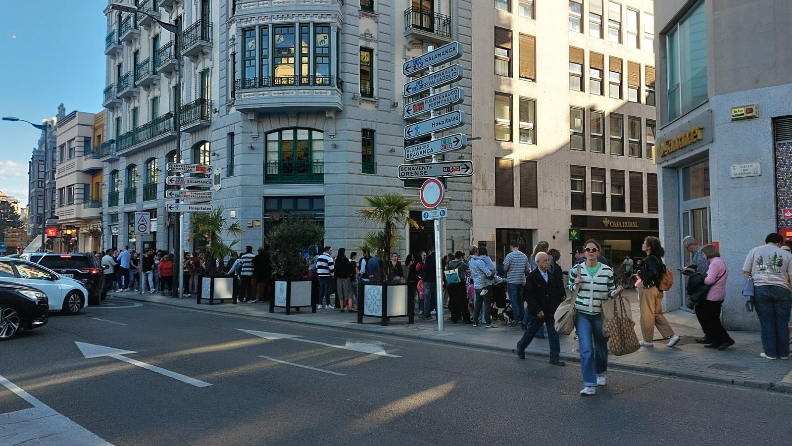 Largas colas en La Valenciana