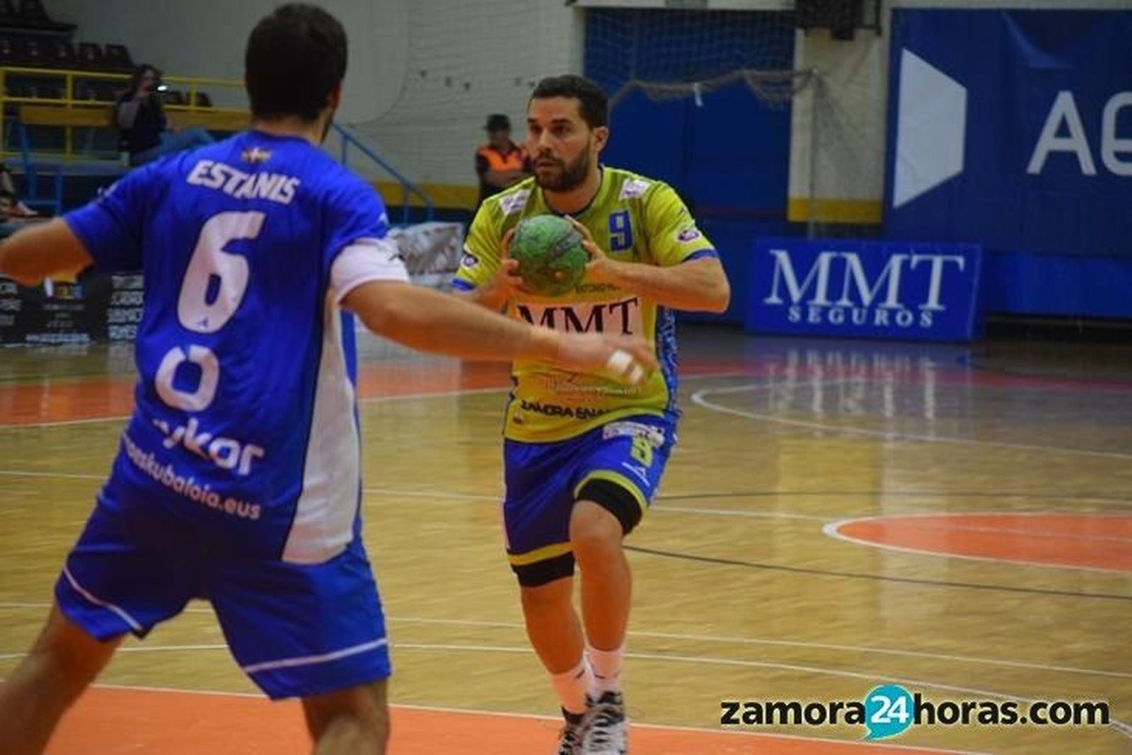 Octavio: "Estamos teniendo problemas de cara a gol, pero controlamos bien la segunda parte"