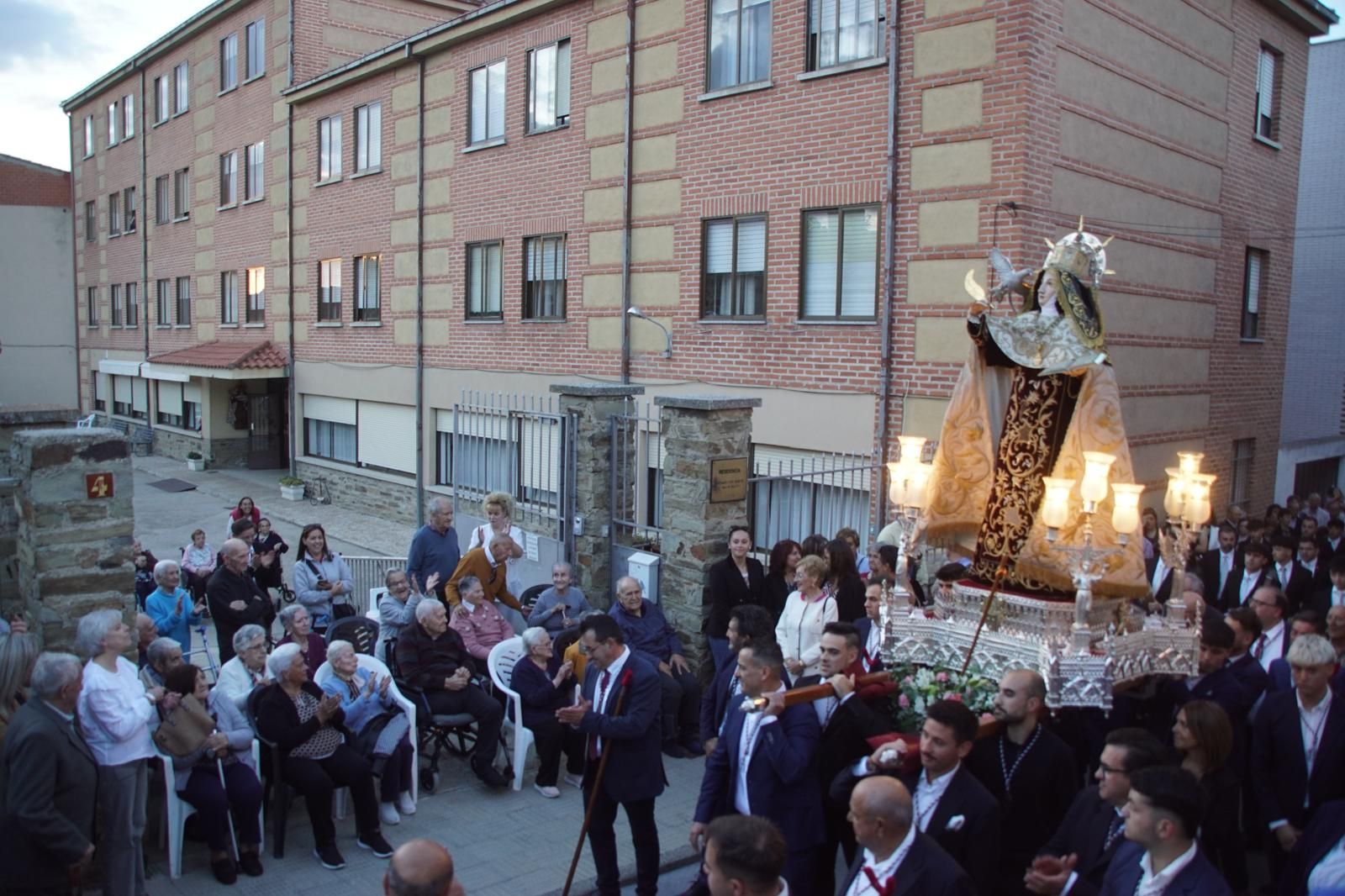 Procesión de Santa Teresa en Alba 2025 (56).jpeg