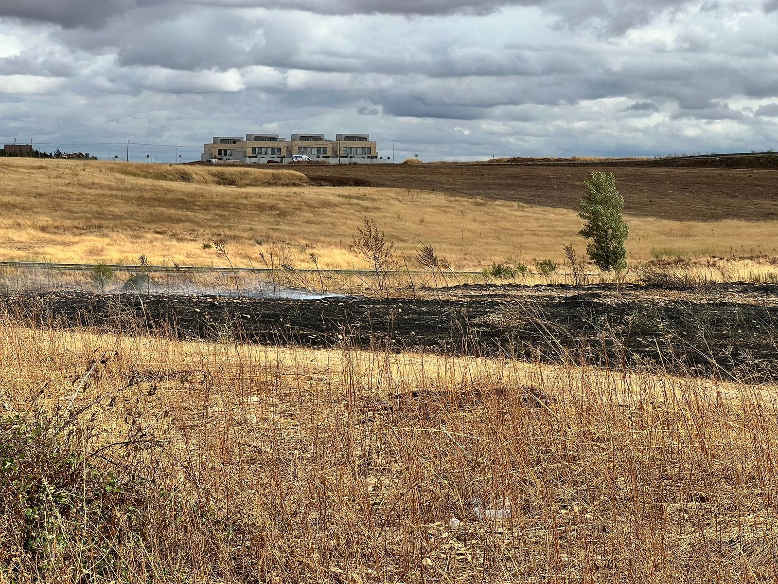 Incendio en unas tierras en Chamberí