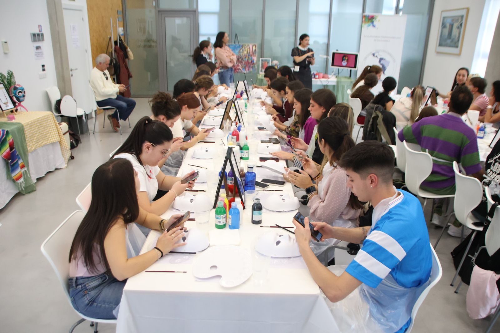 Taller de máscaras tradicionales incluido en la programación del Mes de la Hispanidad