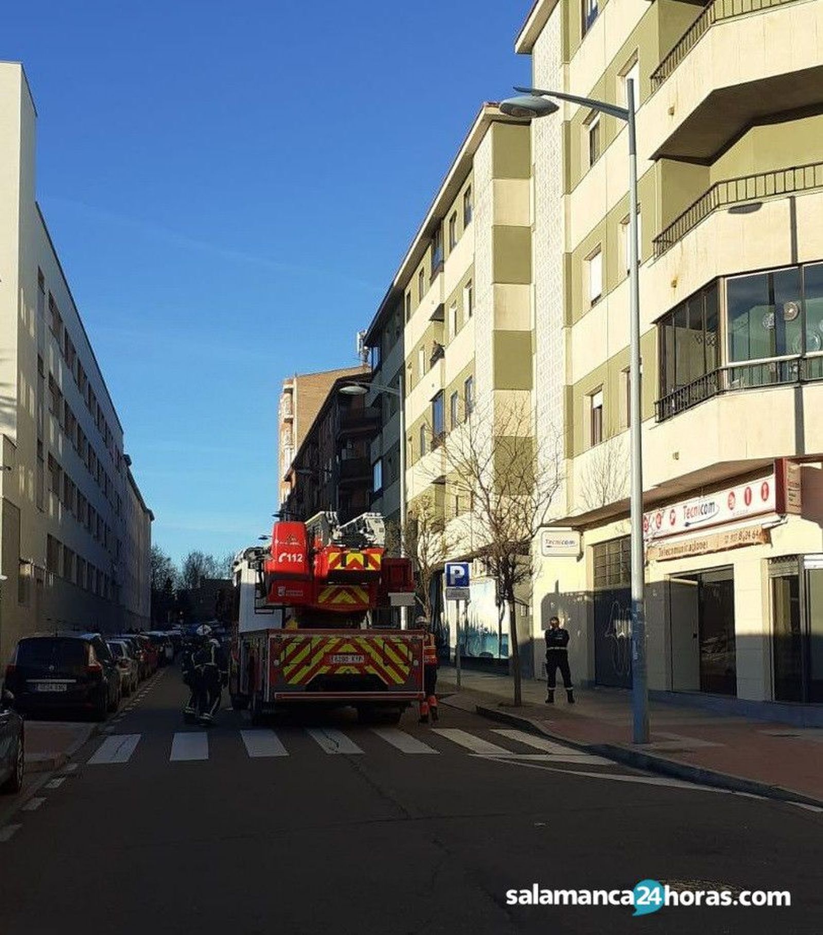 Bomberos tejado calle Príncipe de Vergara (8 1 2020) (1)