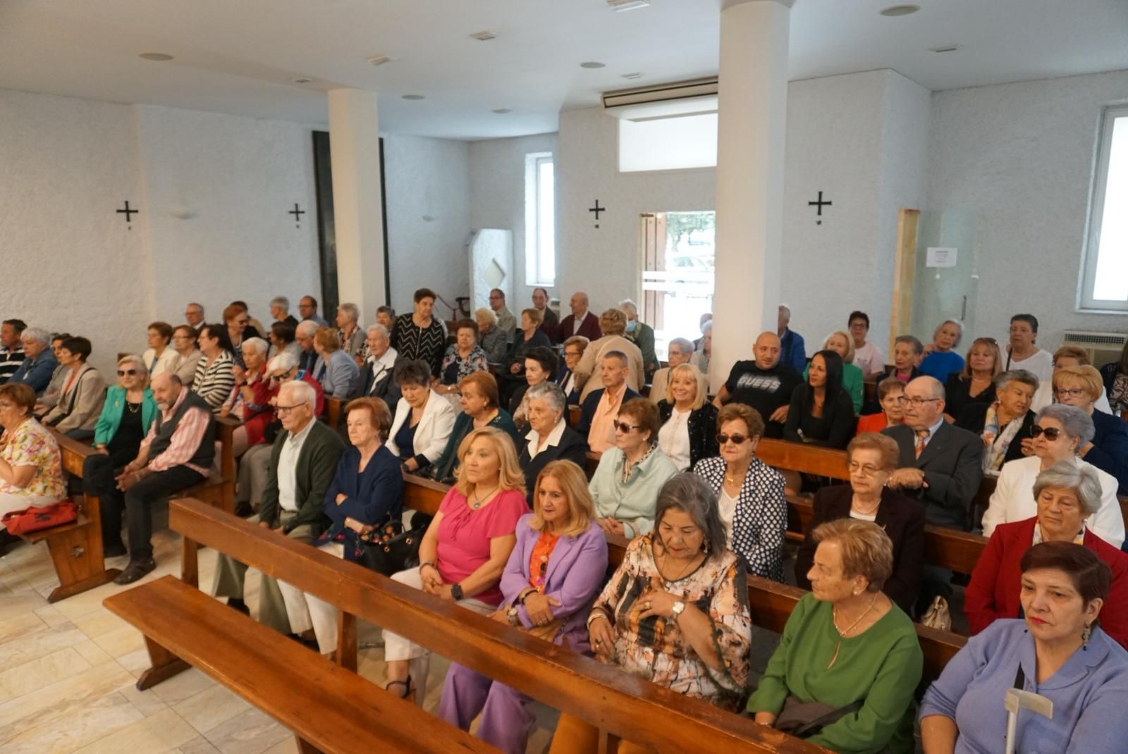 San Esteban presenta las cuatro viviendas para personas mayores rehabilitadas con el programa ‘Viviendas en red’