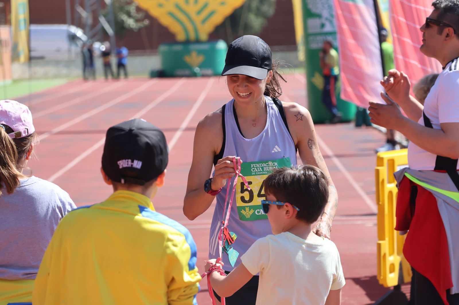 GALERÍA | Revive en imágenes la llegada a meta de los atletas en la Media Maratón de Zamora