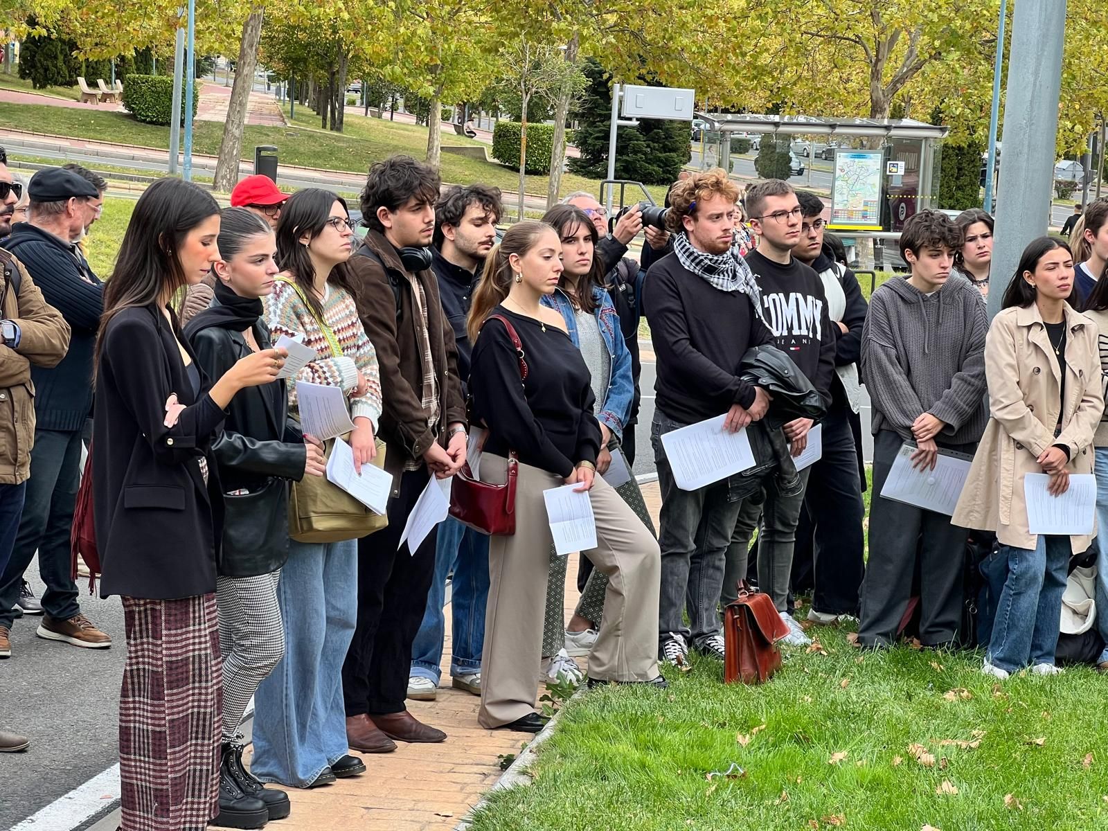 Homenaje en la tapia del cementerio a los 15 fusilados de 1936 en Salamanca