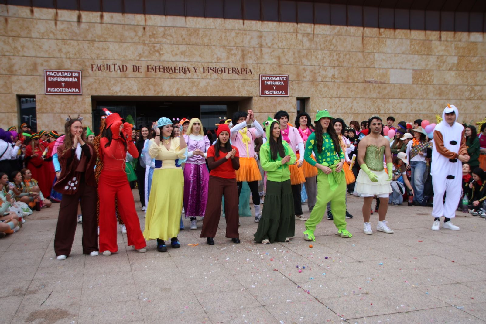 Charanga fiestas Enfermería y Fisioterapia USAL