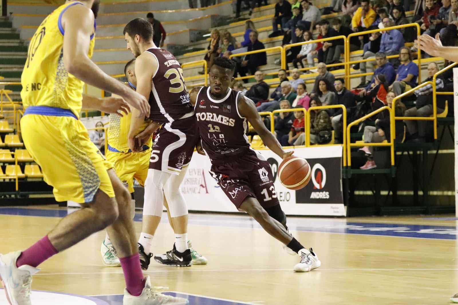 Bright Mensah, ante Real Canoe | FOTO SALAMANCA24HORAS.COM