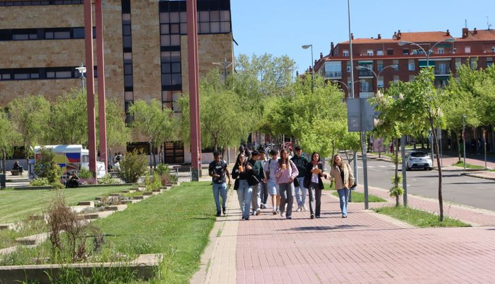 Estudiantes en el Campus de Unamuno 