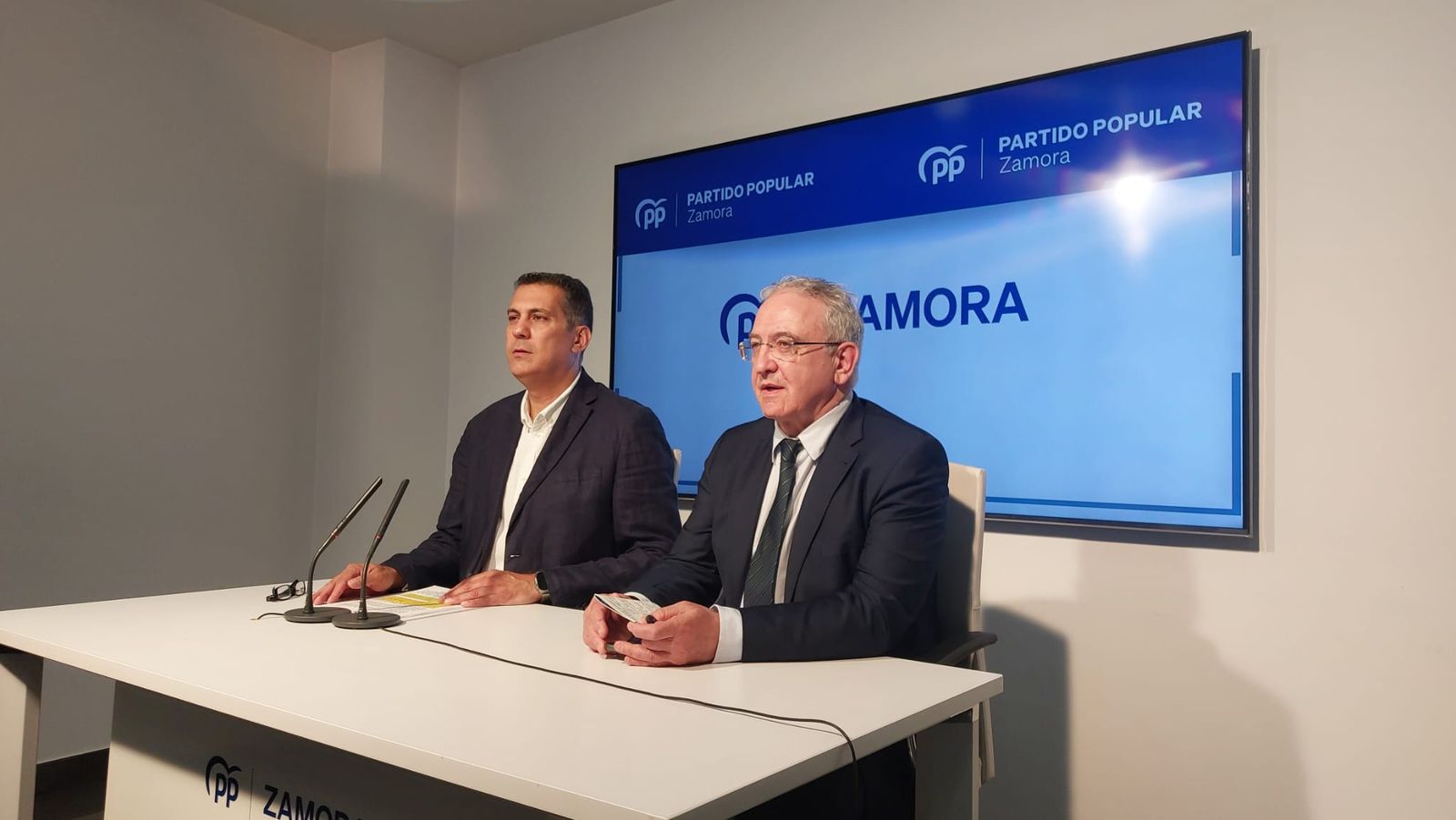 Alberto Castro y Óscar Reguera, en rueda de prensa