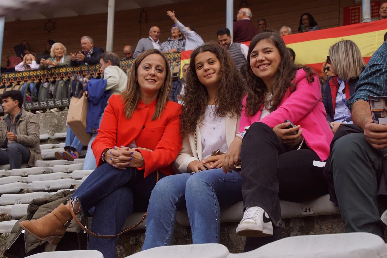 ambiente-en-el-patio-de-cuadrillas-de-la-glorieta-para-ver-a-sergio-galan-diego-ventura-y-guillermo-hermoso-de-mendoza-21-de-septiembre-de-2024-fotos-juanes-24