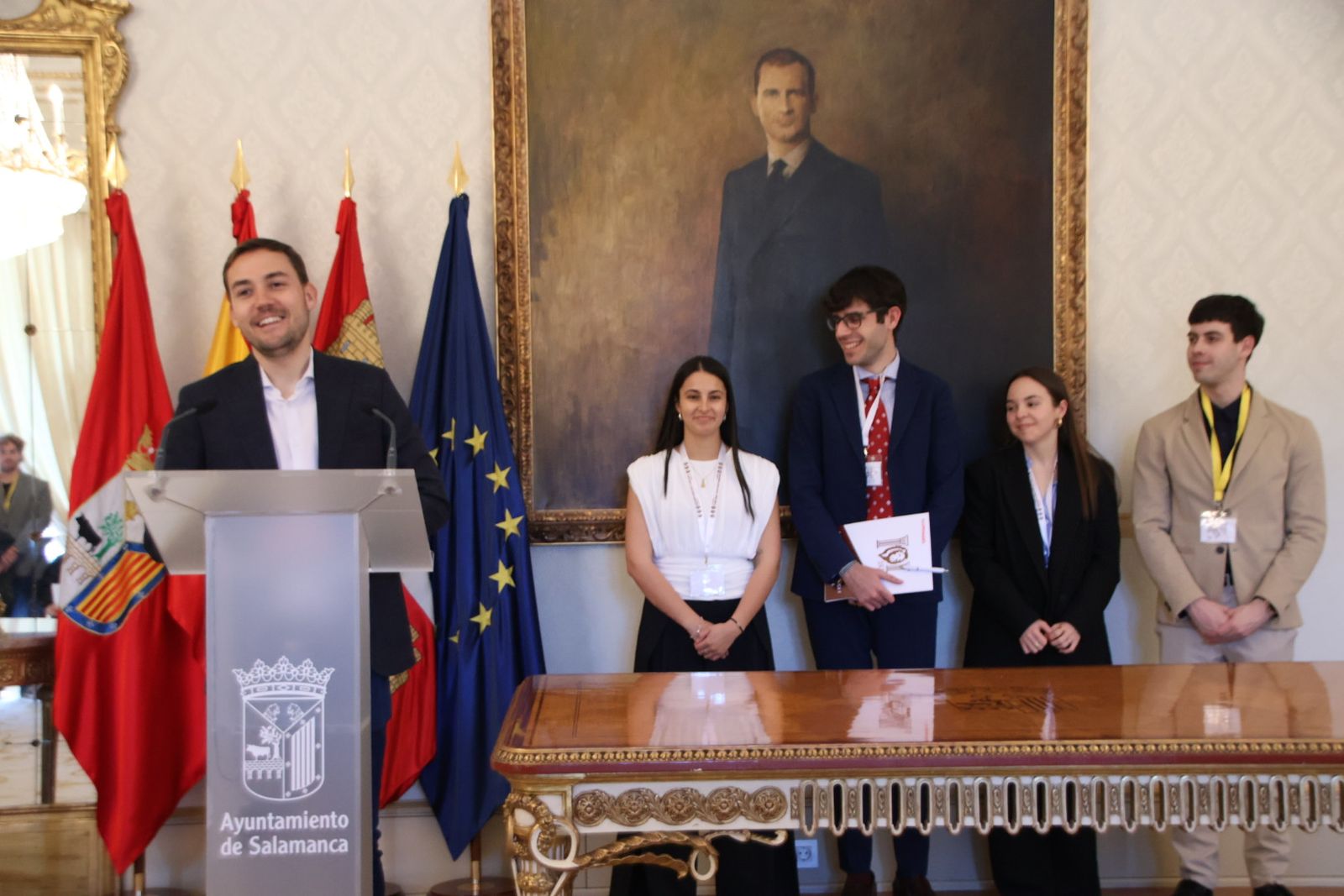 El concejal de Cultura y Turismo, Ángel Fernández, recibe a representantes de la asociación de ciencia política ASCIPO