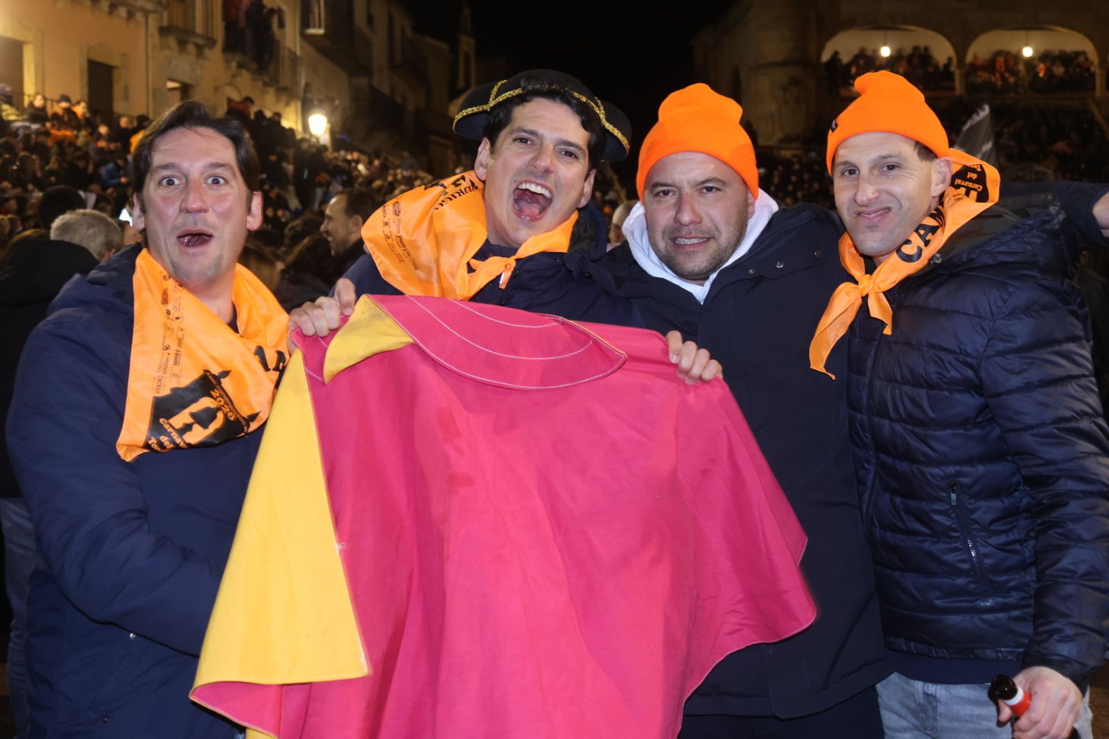 Los jóvenes vuelven a llenar las calles de Ciudad Rodrigo por el Carnaval del Toro