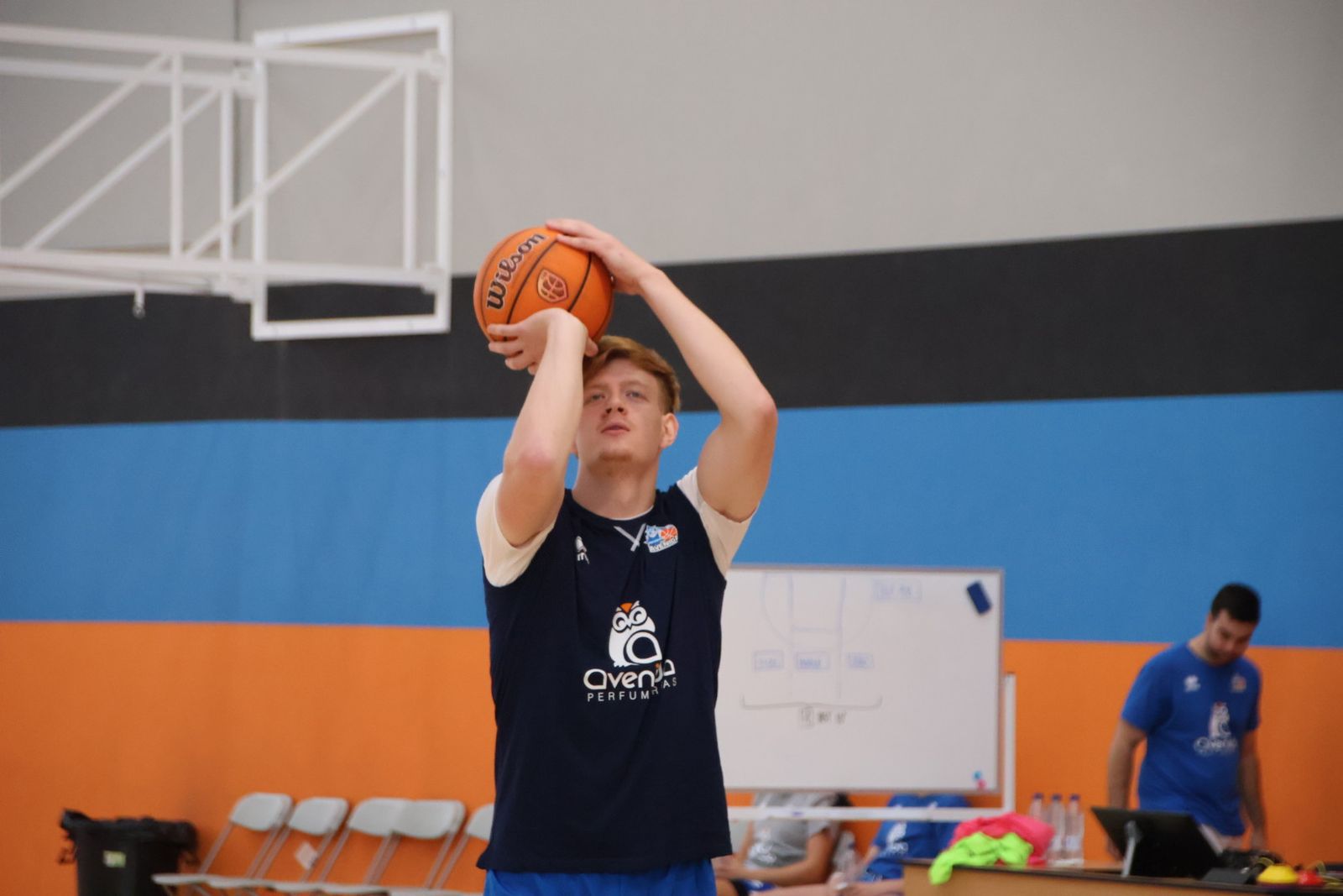 Primer entrenamiento de Perfumerías Avenida de Tercera FEB