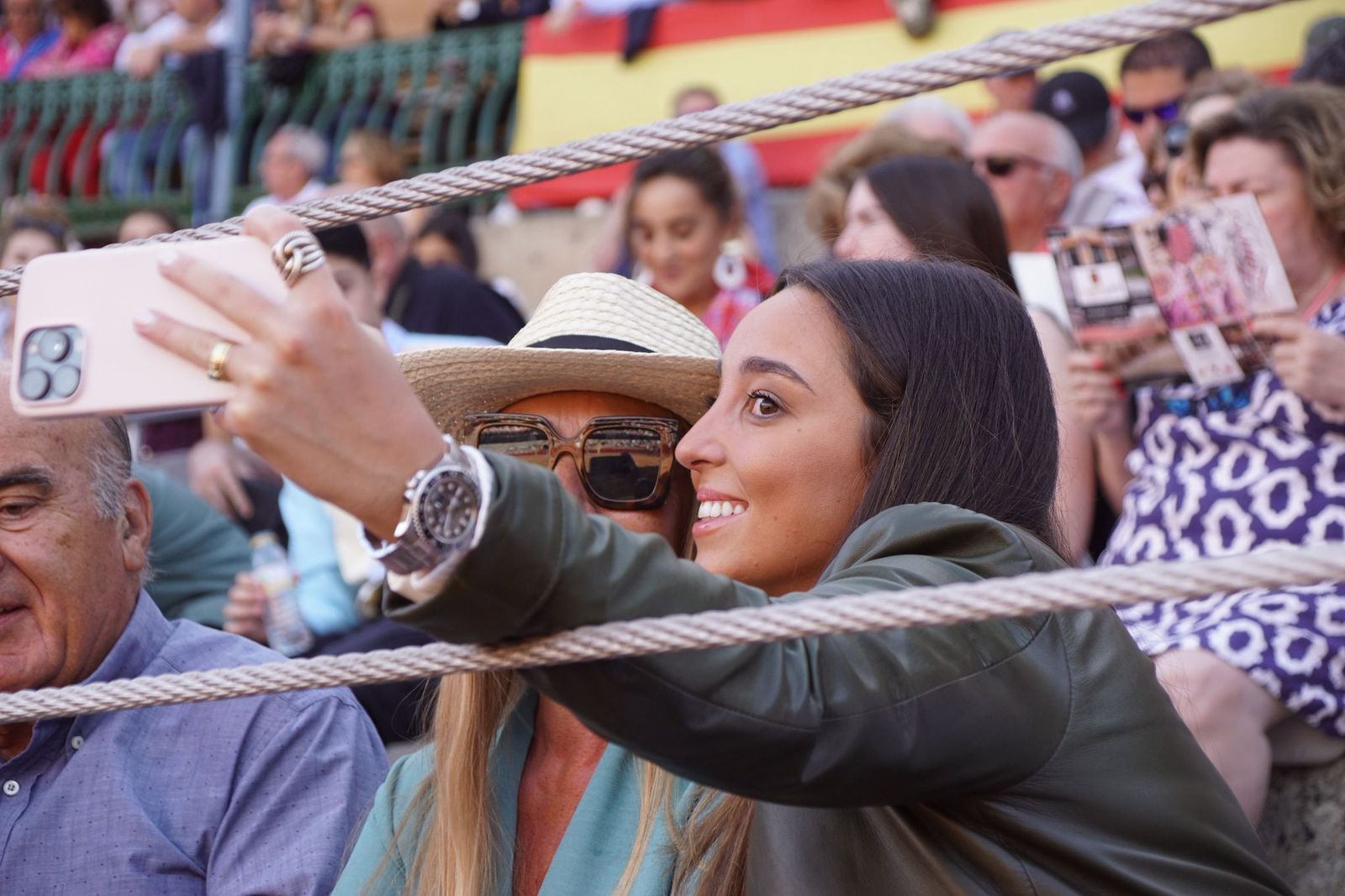 Así se ha vivido la primera corrida de la feria 2025 en La Glorieta: imágenes del ambiente en los tendidos y en el patio de cuadrillas