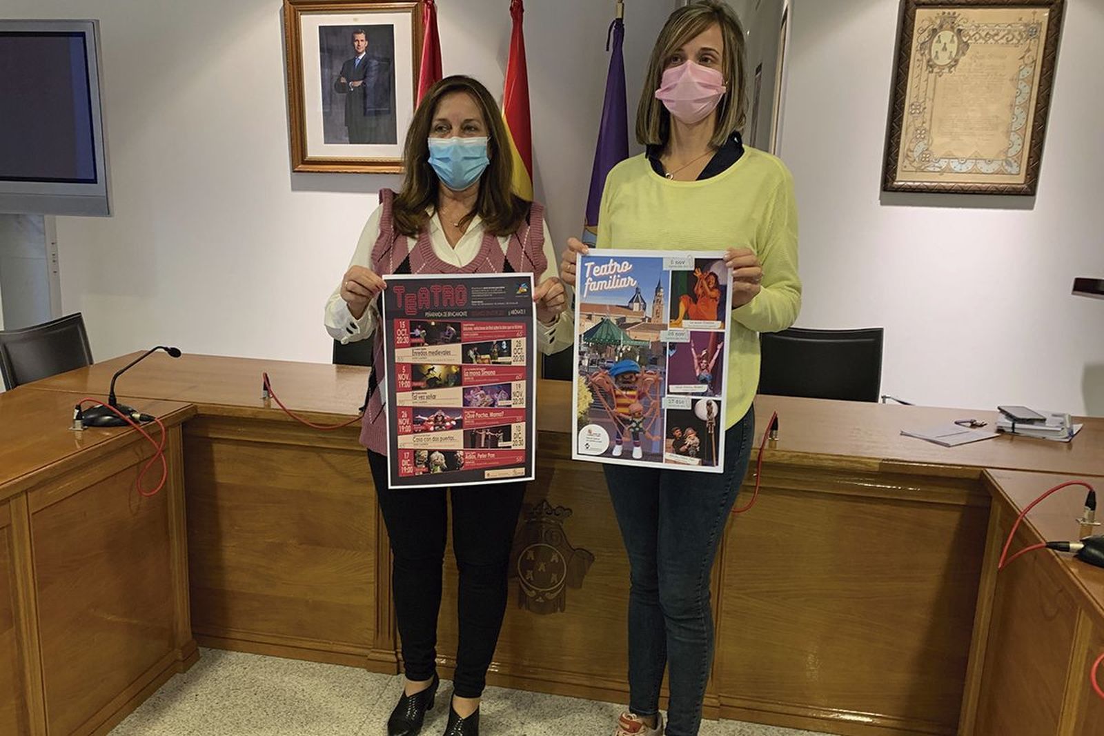 La alcaldesa de Peñaranda, Carmen Ávila, y la concejala de Cultura, Fátima Manzano, han presentado la programación teatral para este semestre