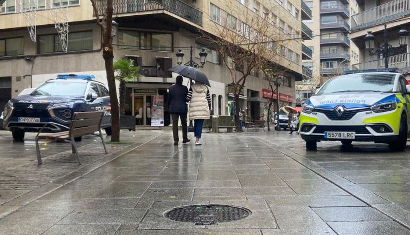 Policía Local y Policía Nacional en la calle Bientocadas