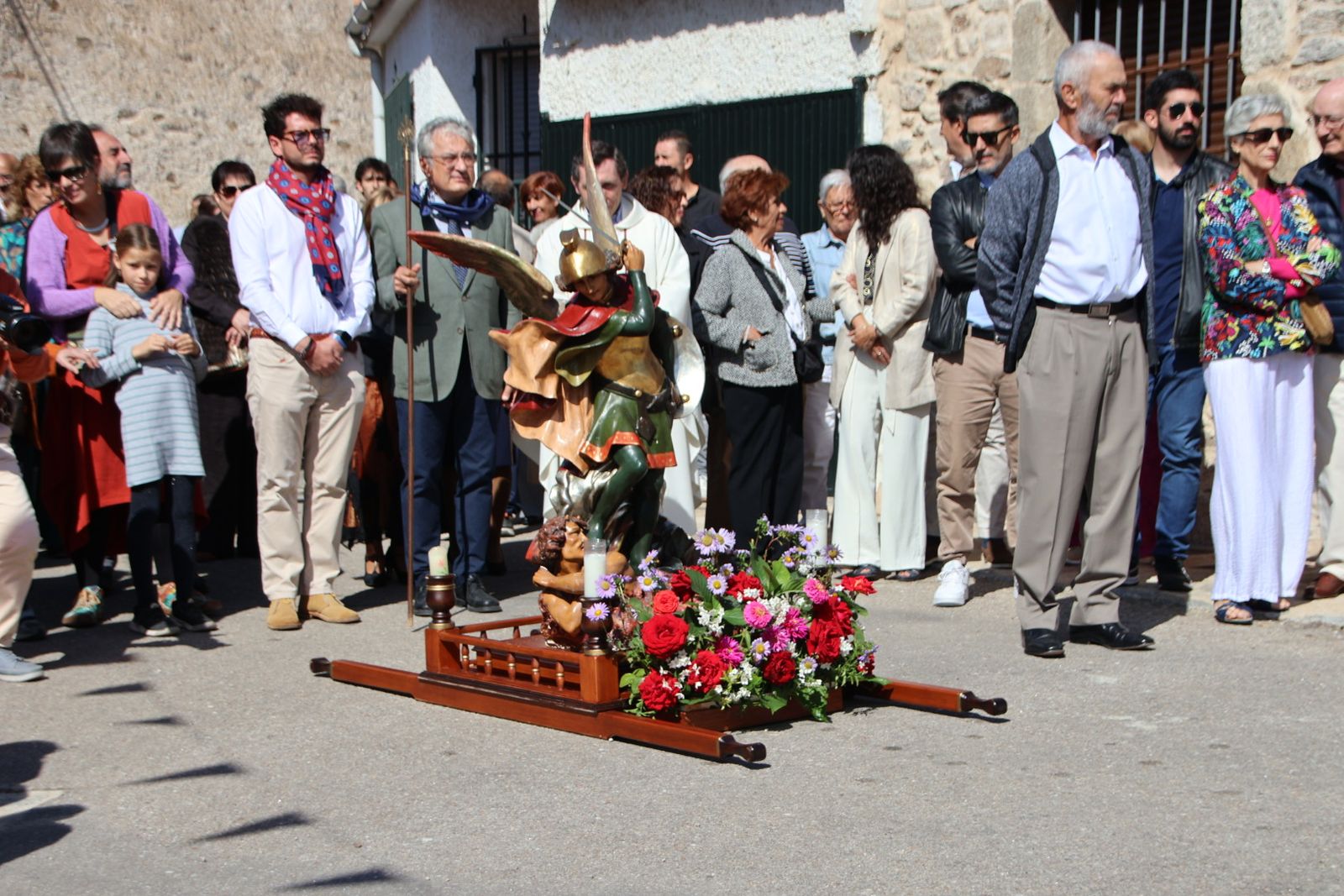 Misa en honor a San Miguel y bailes charros