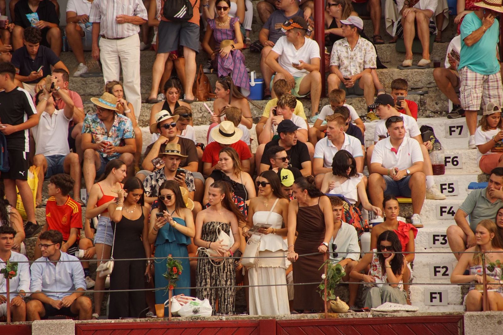 Javier Castaño se despide de Guijuelo y Damián Castaño, su hermano, e Ismael Martín salen a hombros en Guijuelo