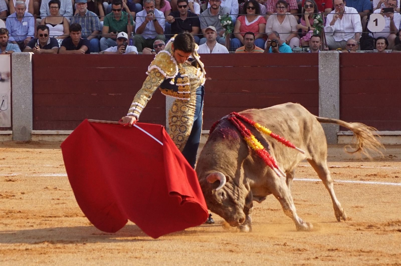 : Emilio de Justo y Diosleguarde cierran en hombros una feria de Guijuelo marcada por las despedidas de El Capea y Javier Castaño