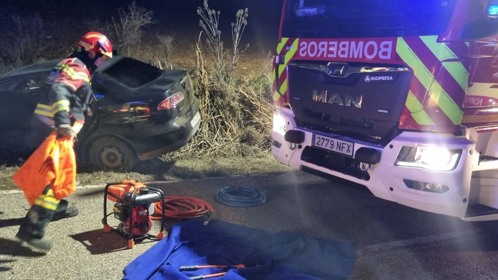 Los dos vehículos implicados se salieron de la calzada