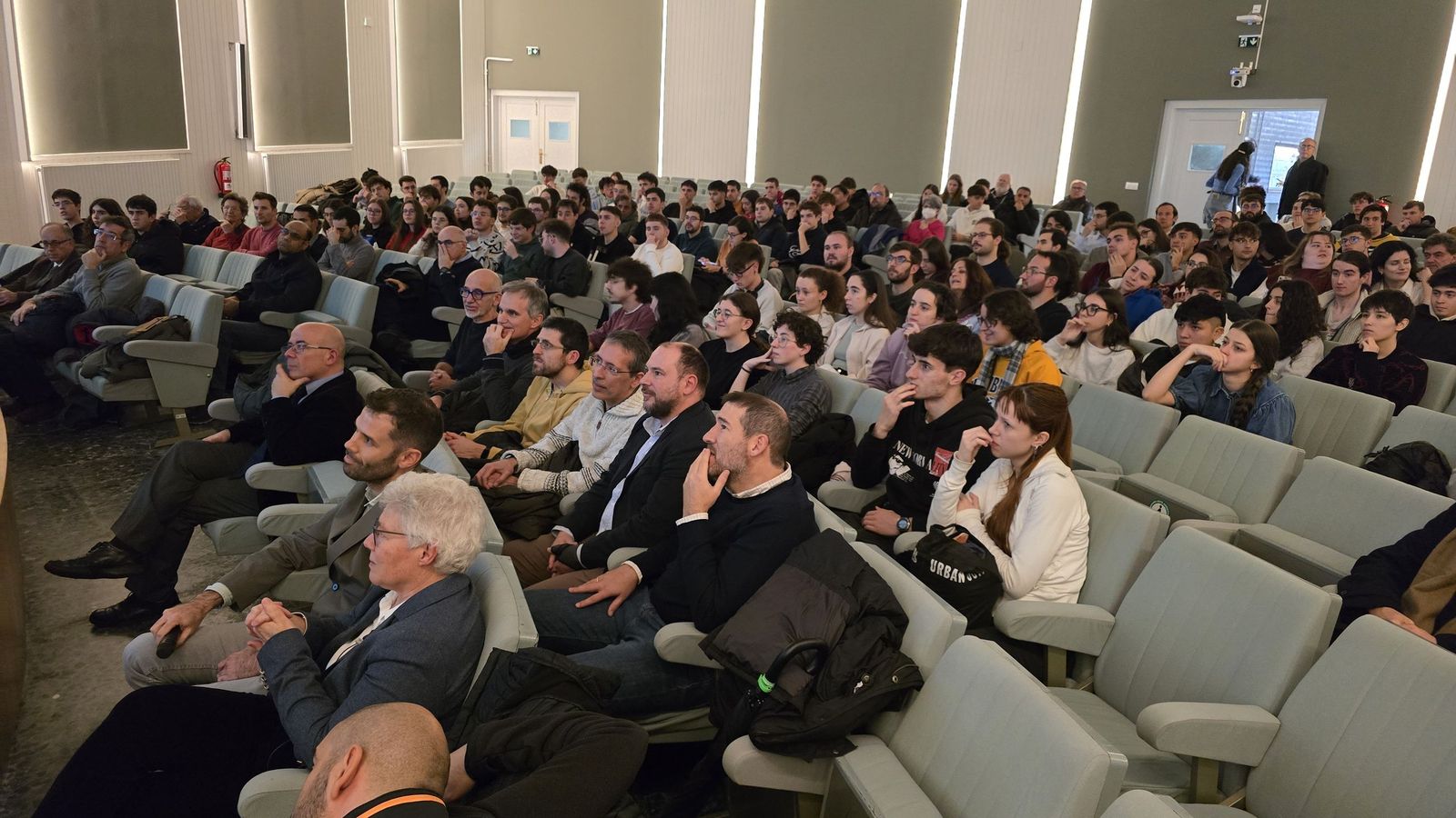 La Premio Nobel de Física 2023 Anne L'Huillier imparte un seminario sobre los últimos avances en pulsos ultracortos y su impacto en la exploración de la dinámica electrónica en la materia