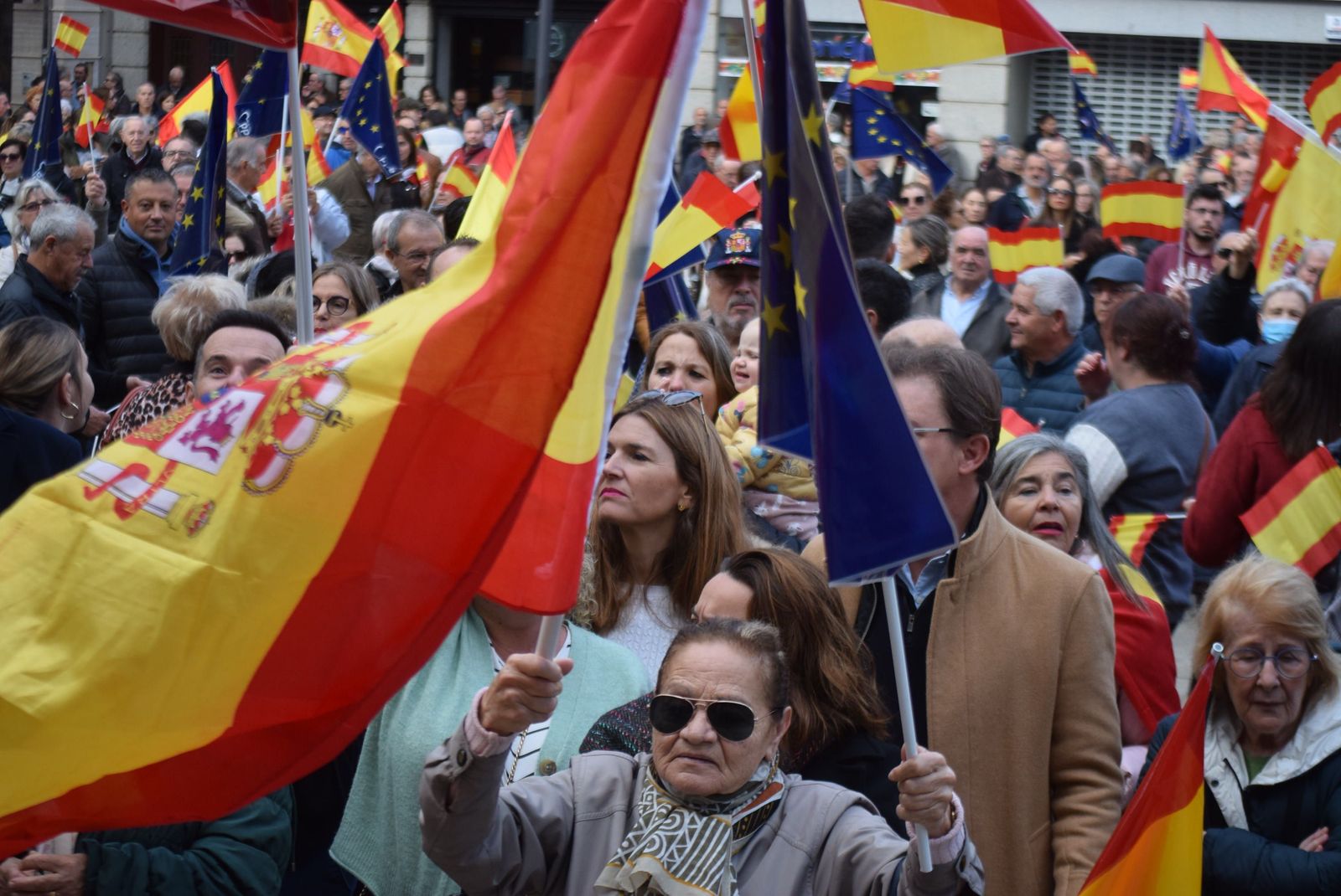 concentracion-del-pp-contra-la-amnistia-21