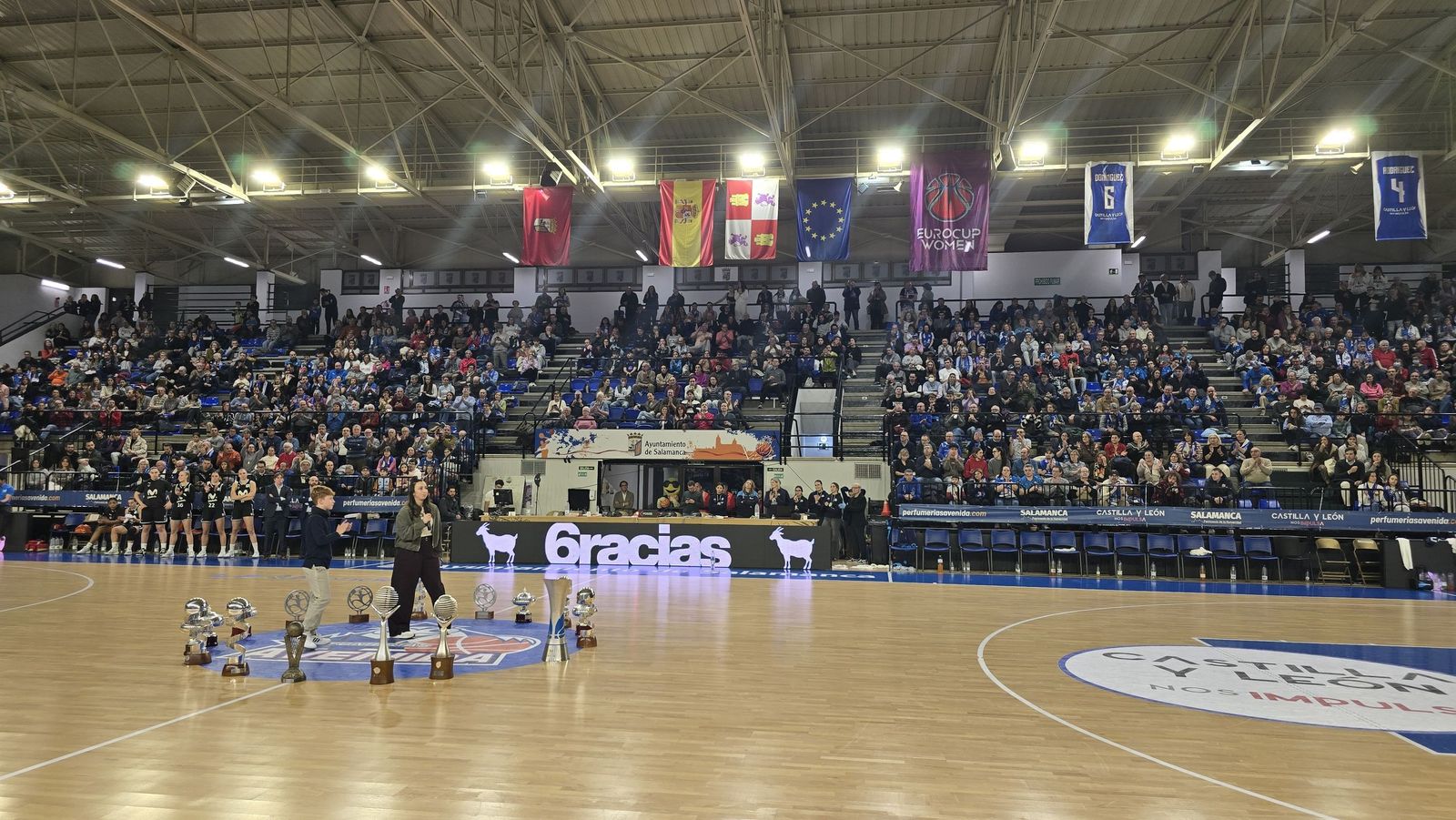 Perfumerías Avenida – Estudiantes