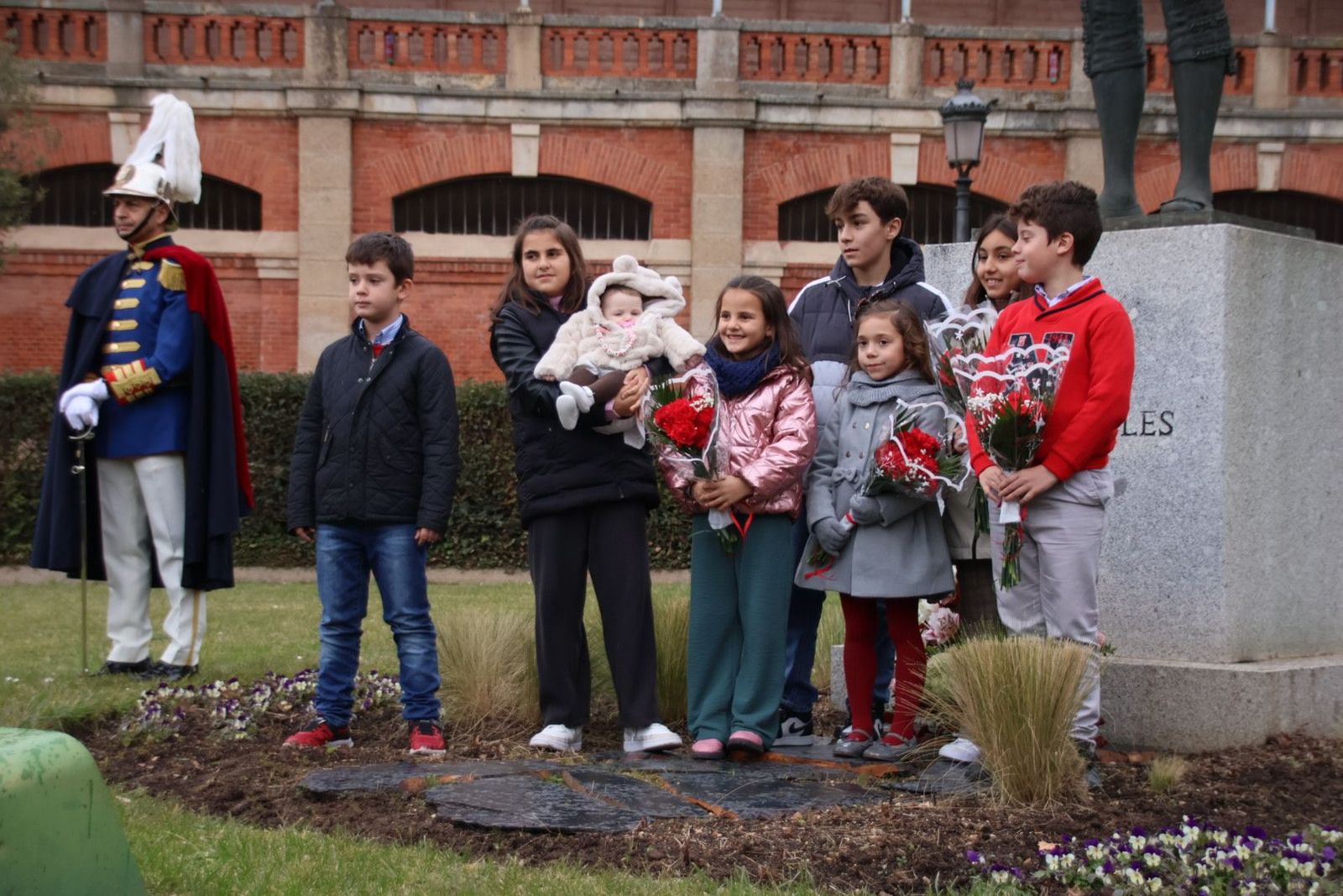 Ofrenda floral a Julio Robles en memoria del diestro en el aniversario de su fallecimiento