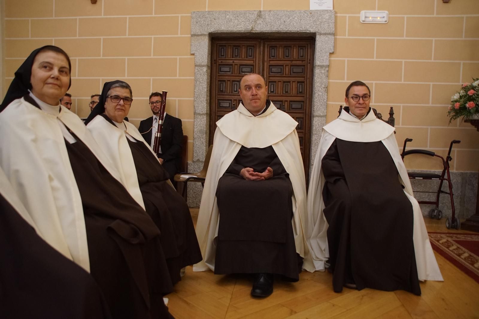 Alba nombra hijo adoptivo al prior Miguel Angel González  (30).jpeg