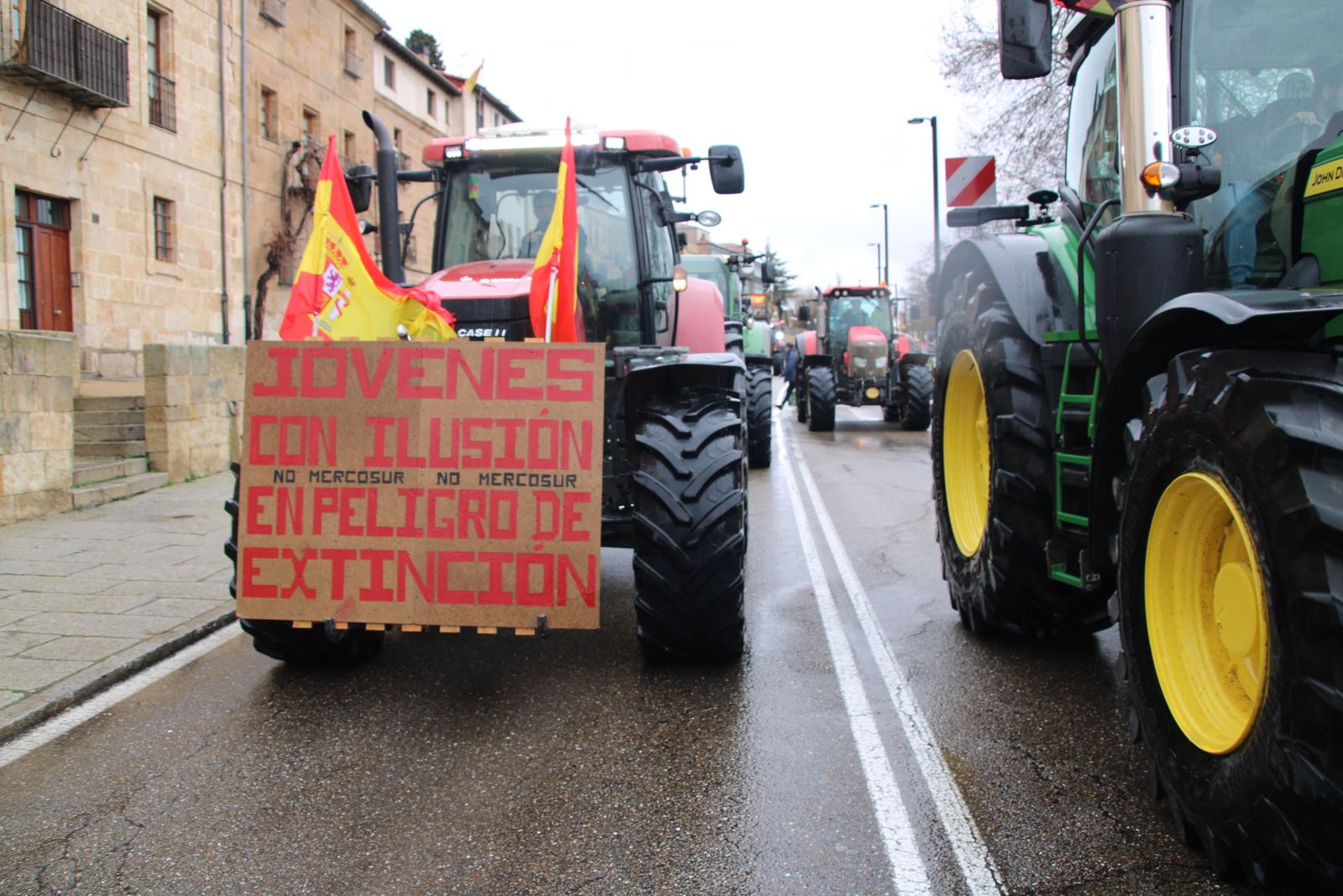 En imágenes la marcha con tractores y vehículos de campo en Salamanca en protesta contra Mercosur