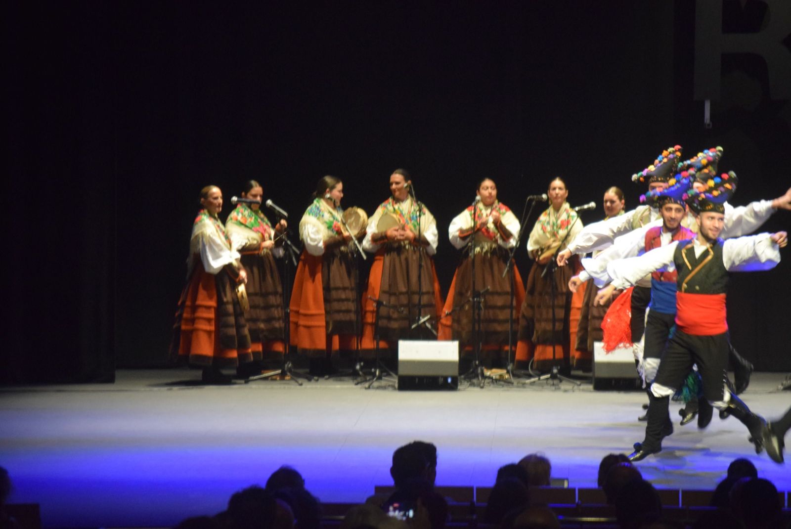 gala-de-clausura-del-festival-internacional-de-folklore-de-zamora-39