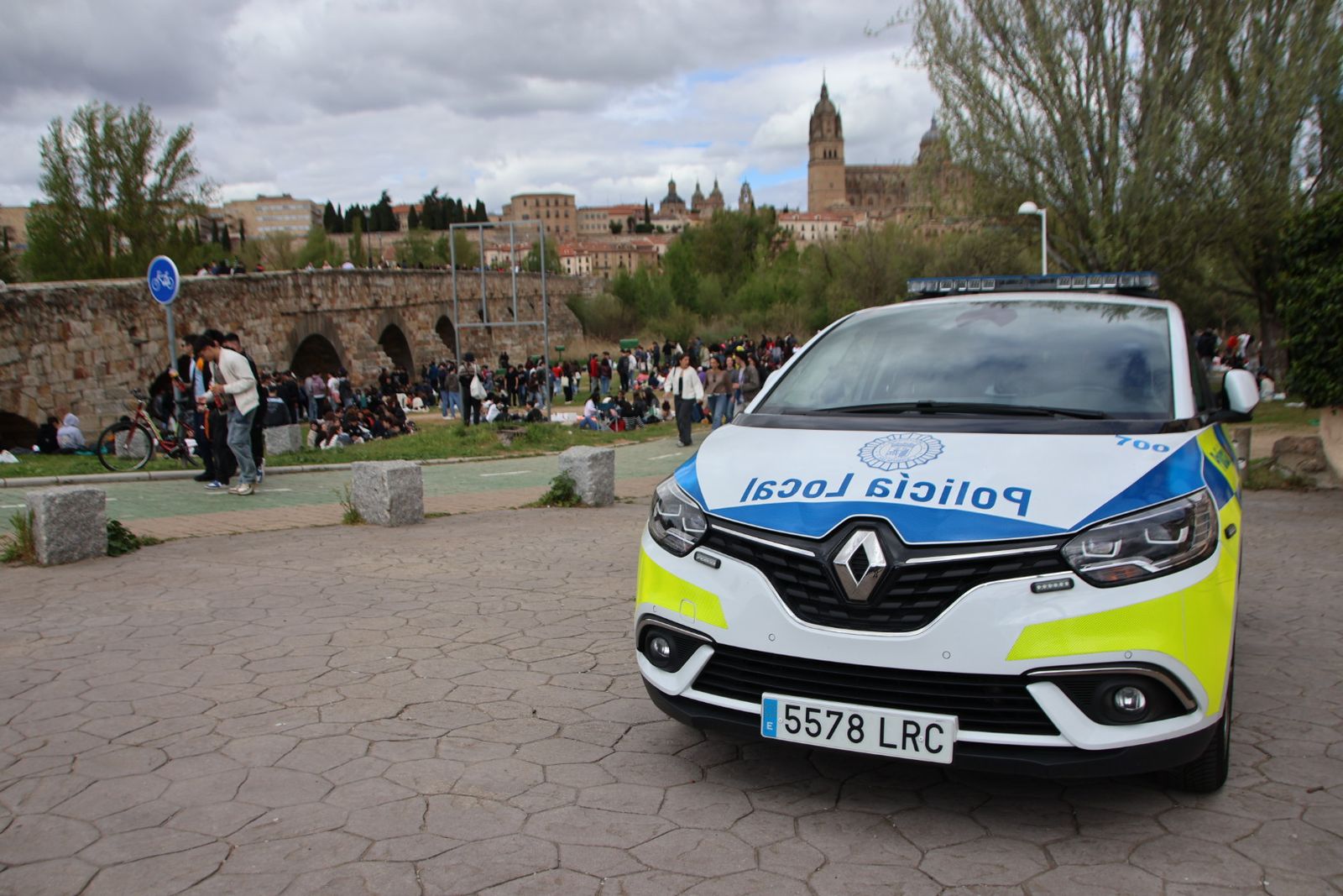 Un multitudinario Lunes de Aguas en Salamanca llena la ribera del Tormes
