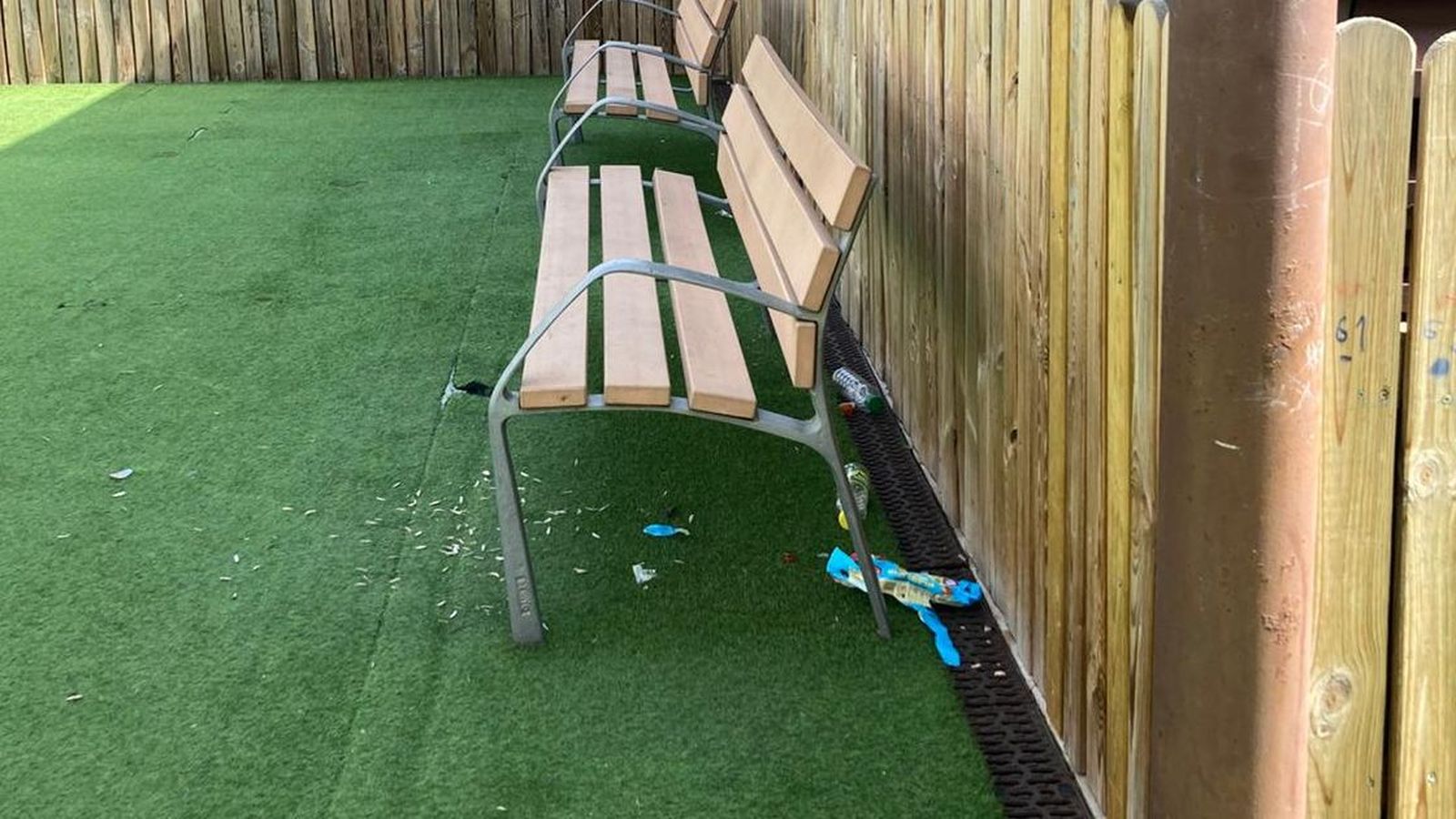 Los niños no pueden jugar: el parque de la Concordia, lleno de basura