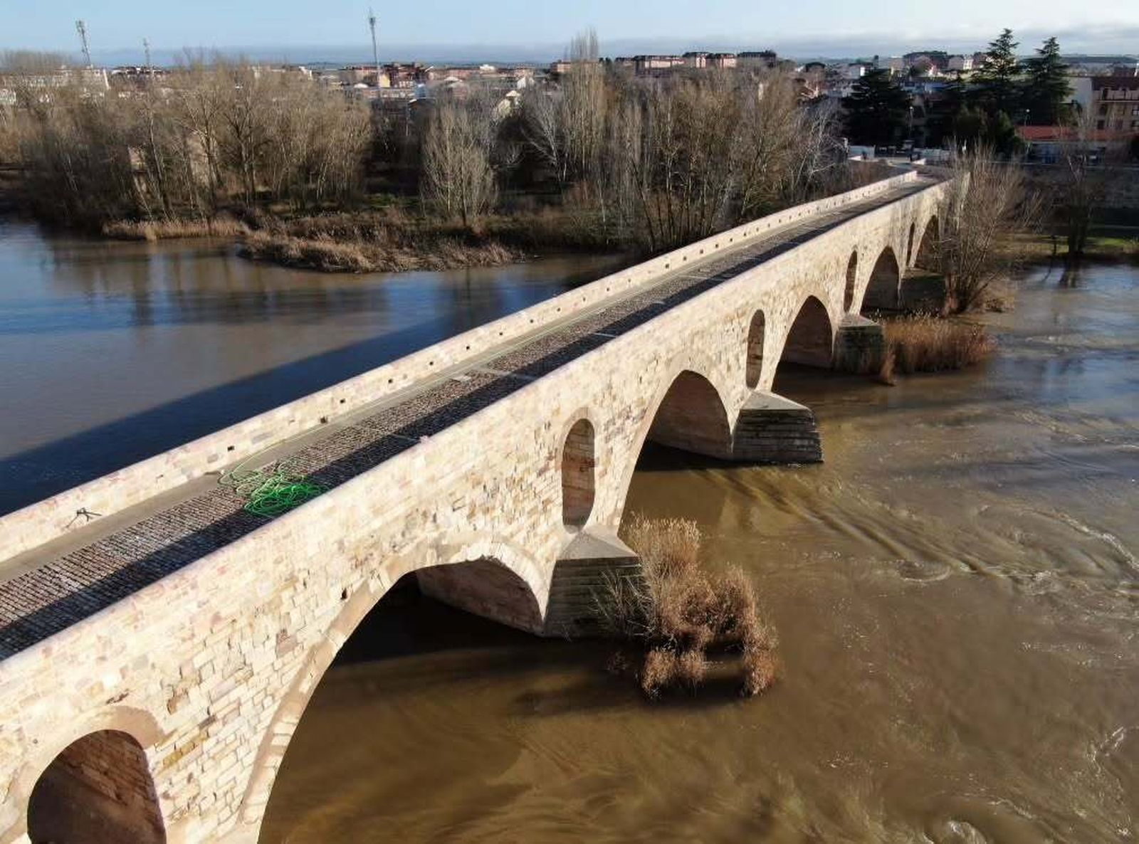 galeria-la-nueva-imagen-del-puente-de-piedra-de-zamora-a-vista-de-dron-jpg-5