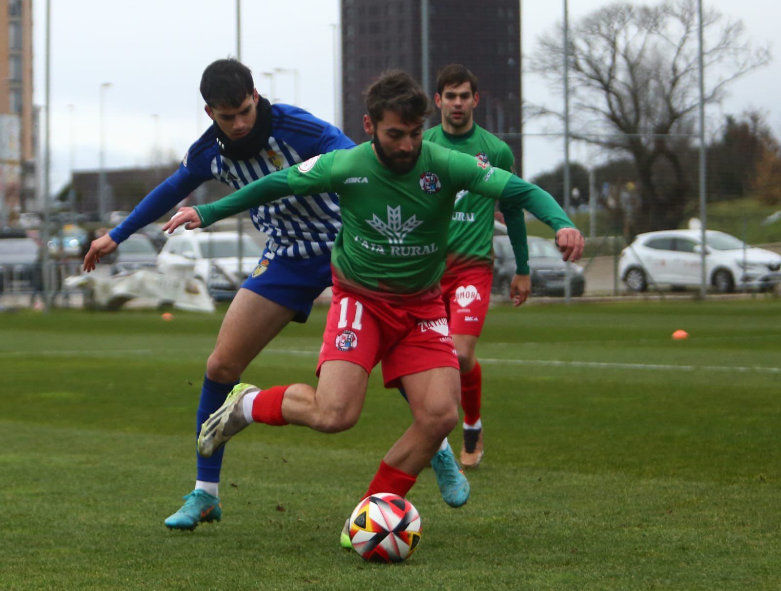 Mancebo ante un jugador de la Ponferradina