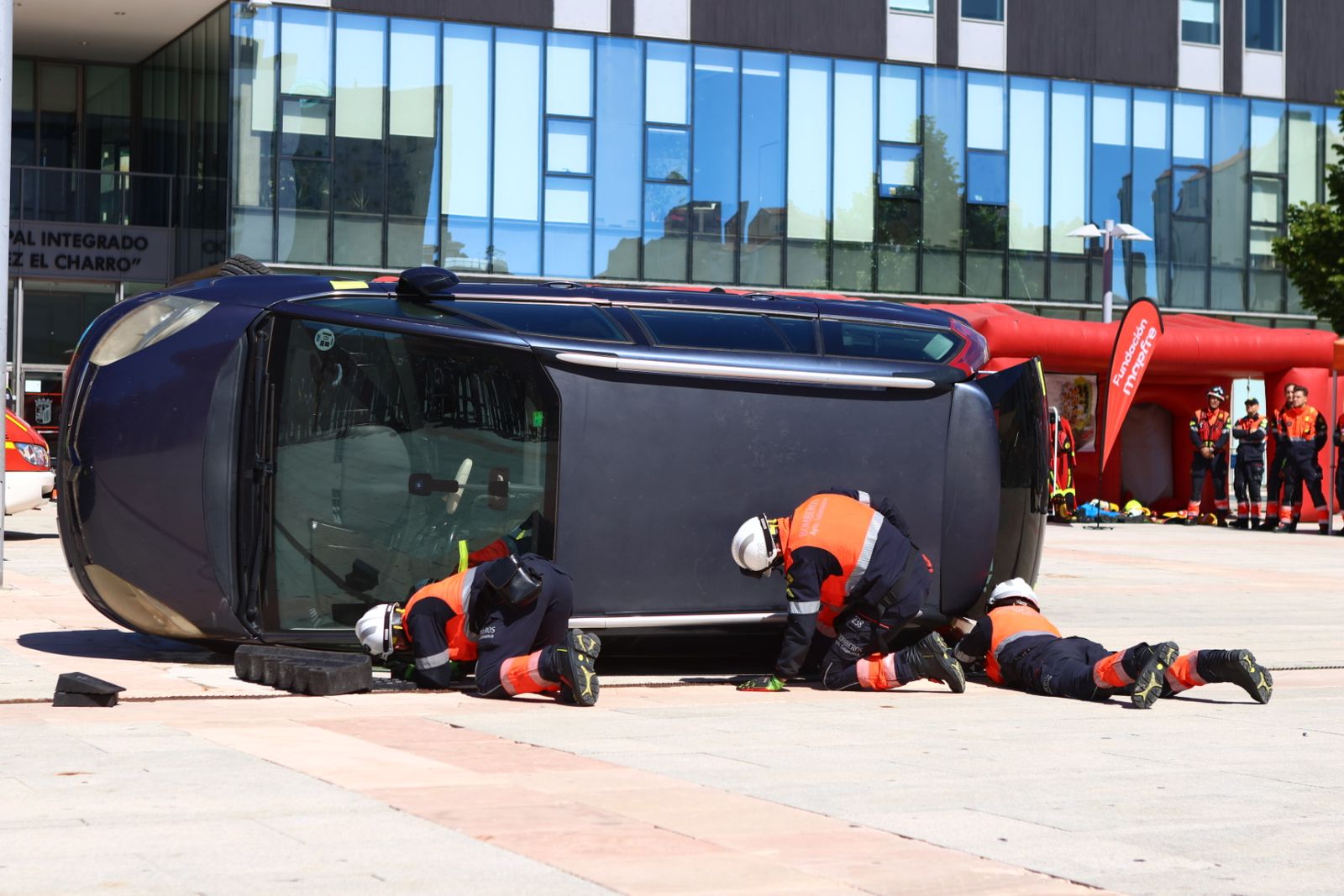 Simulacro de accidente de tráfico en la Plaza de La Concordia