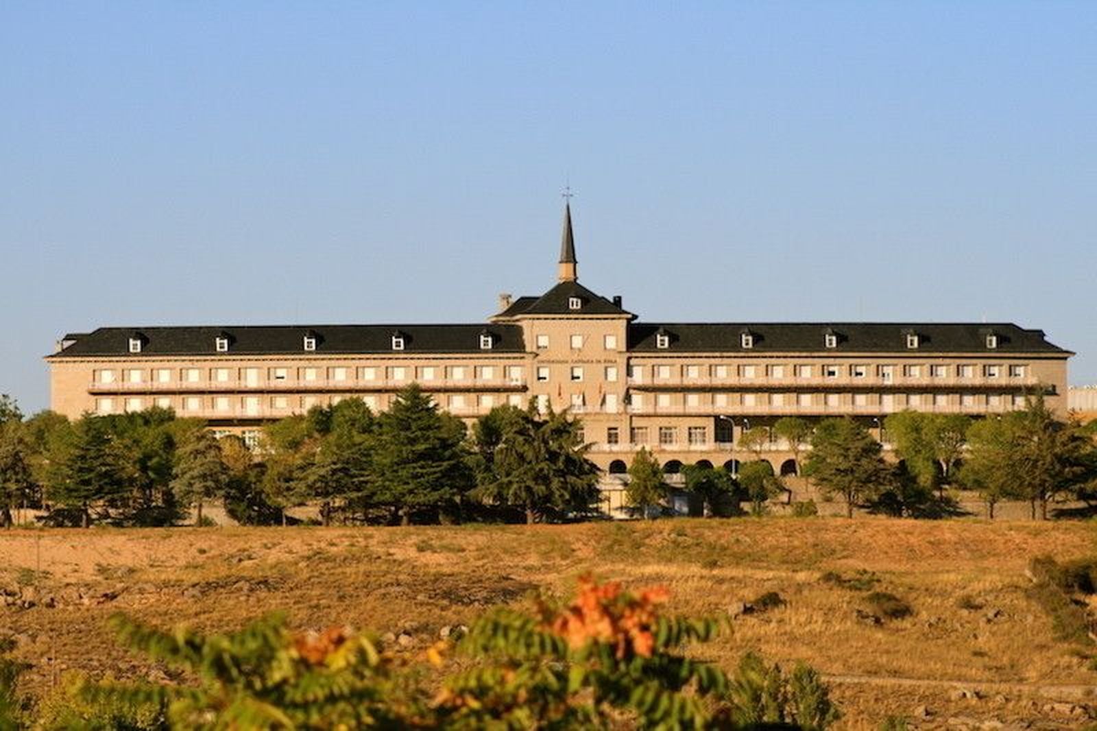 Aprobada la adscripción de la Escuela Técnico Profesional en Ciencias de la Salud 'Clínica Mompía' a la Universidad Católica