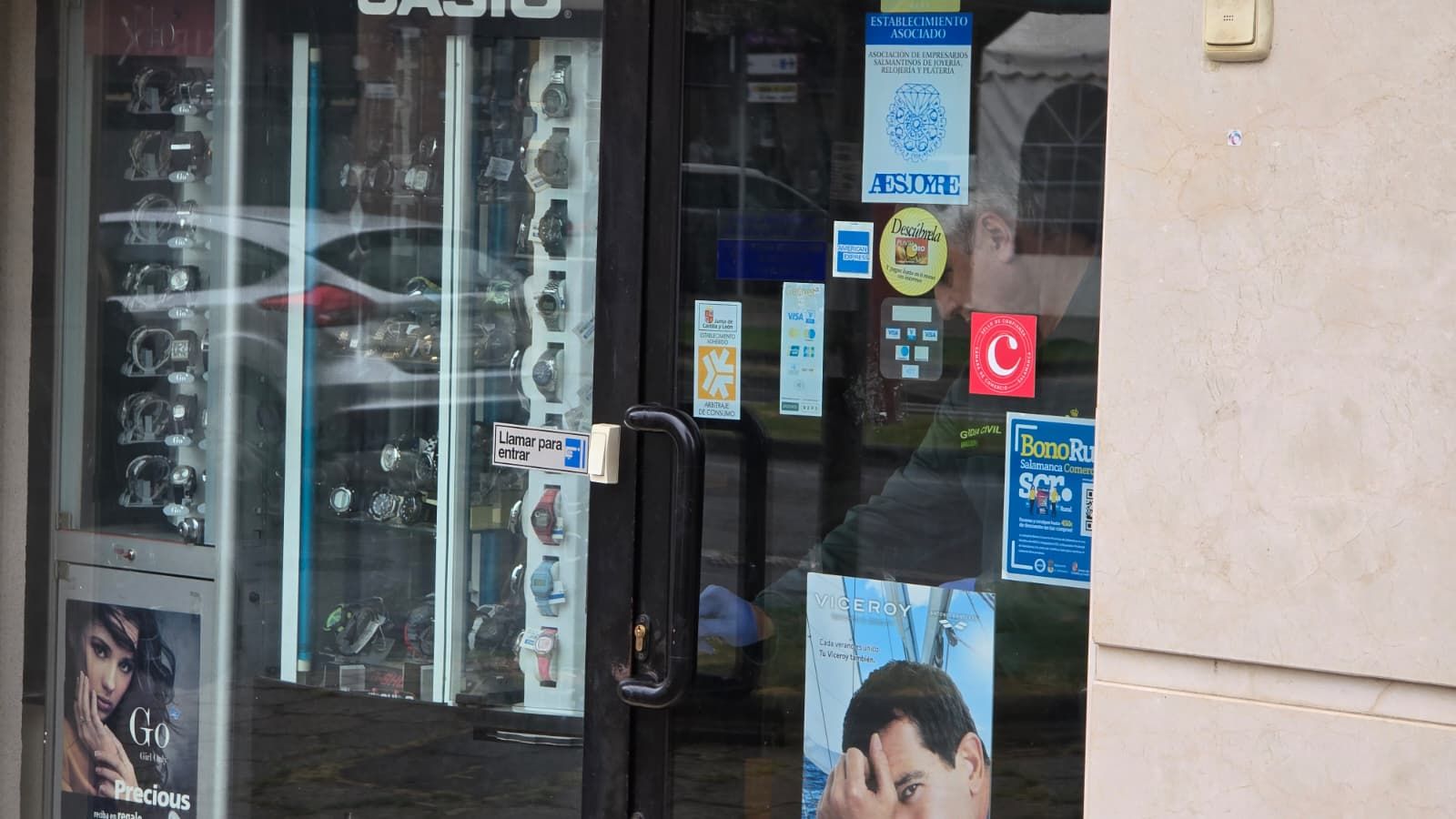 Asaltan a plena luz del día una joyería en Santa Marta de Tormes