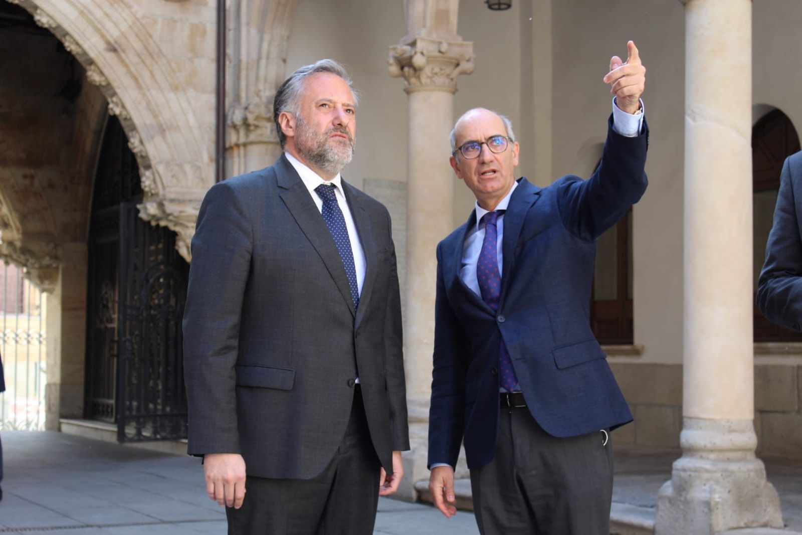 Carlos Pollán visita la Diputación de Salamanca y tiene un encuentro con Javier Iglesias (2)