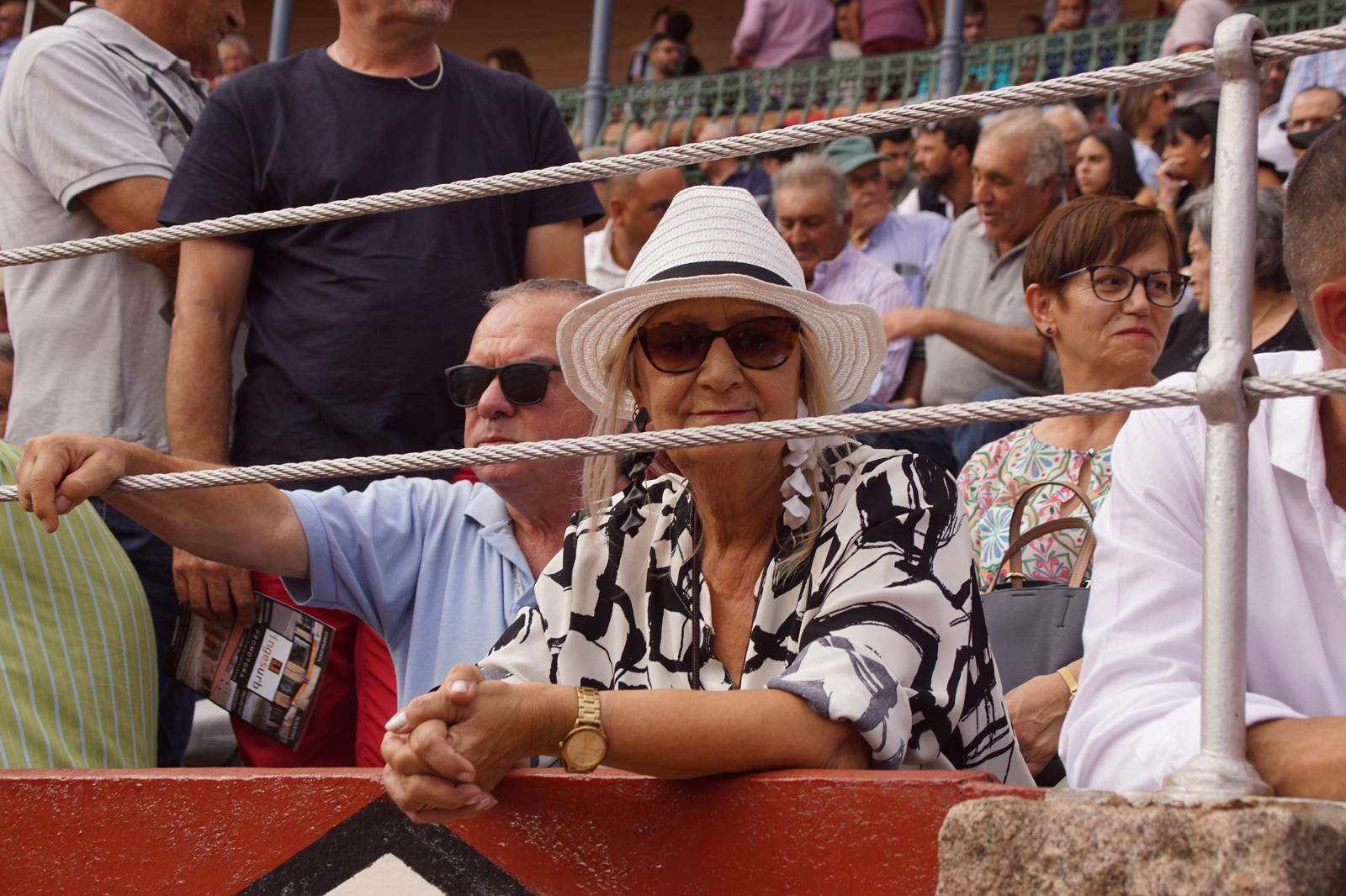 Expectación por ver los caballos de rejoneo en La Glorieta: imágenes del ambiente en los tendidos y en el patio de cuadrillas