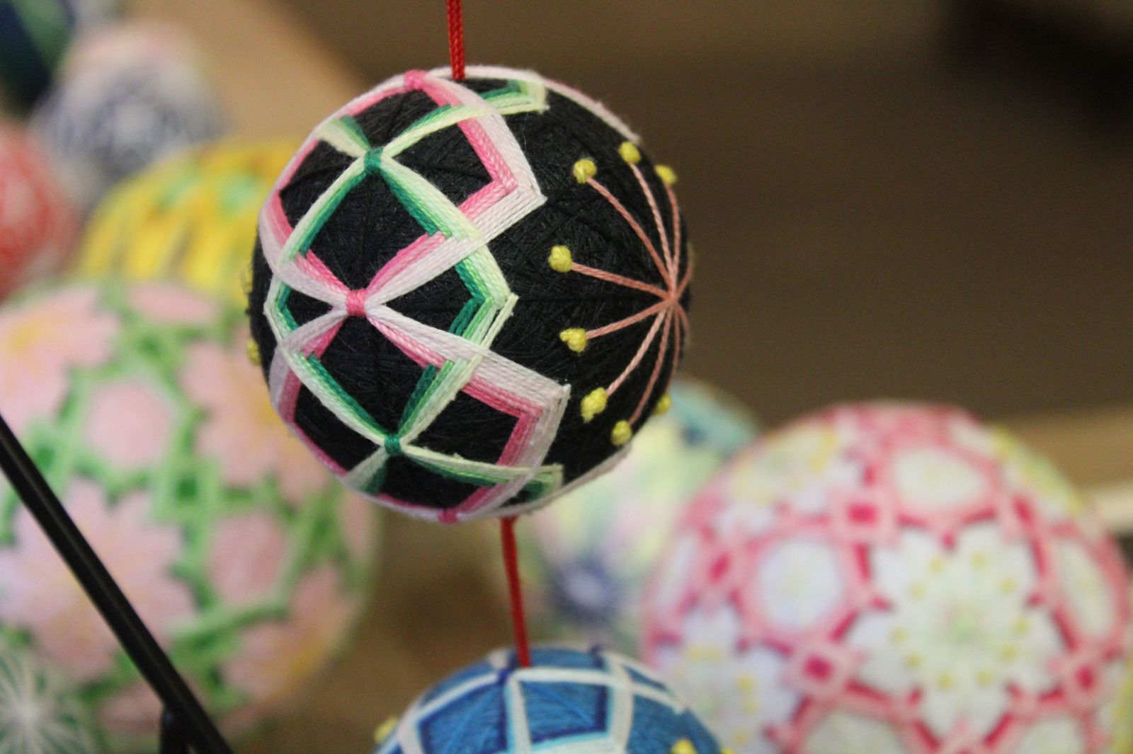 temari-artesania-tradicional-japonesa-elaborada-en-el-centro-cultural-hispano-japones-en-salamanca-2