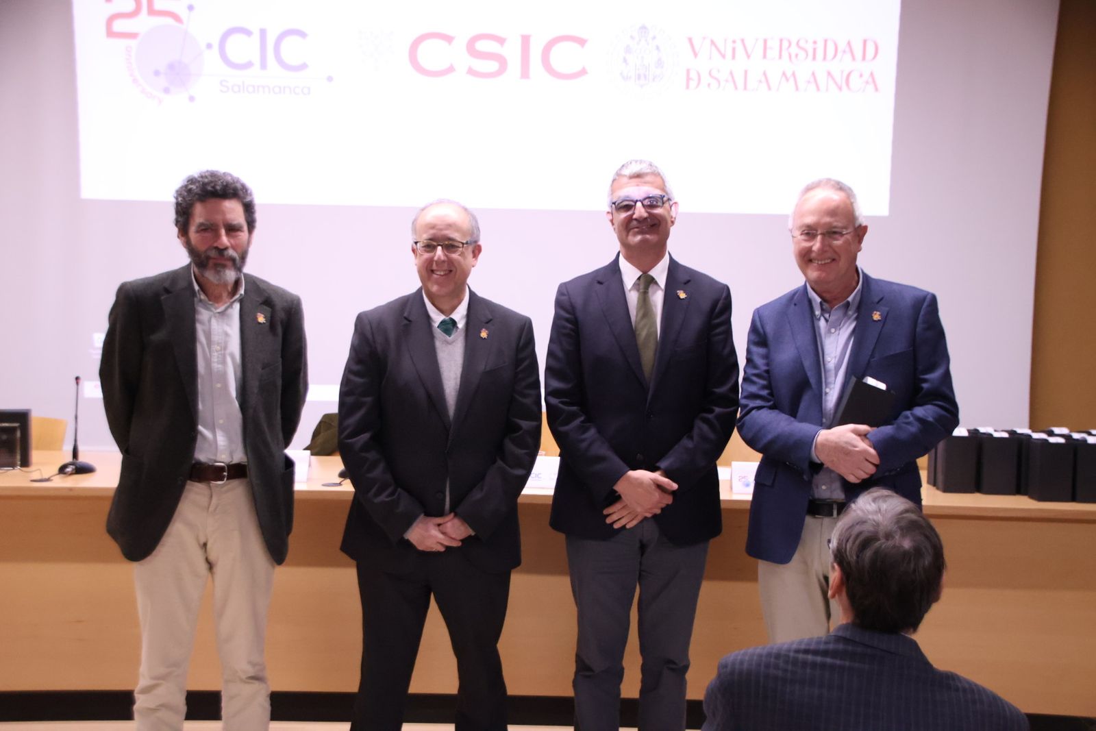 El Centro de Investigación del Cáncer (CIC) organiza un homenaje al personal que cumple 25 años