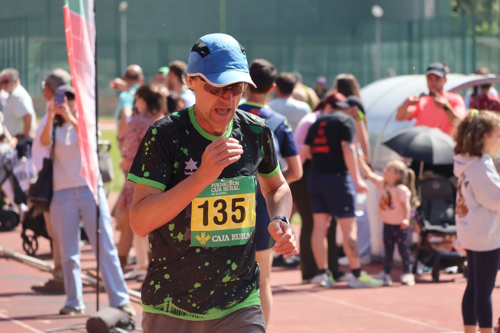 GALERÍA | Revive en imágenes la llegada a meta de los atletas en la Media Maratón de Zamora