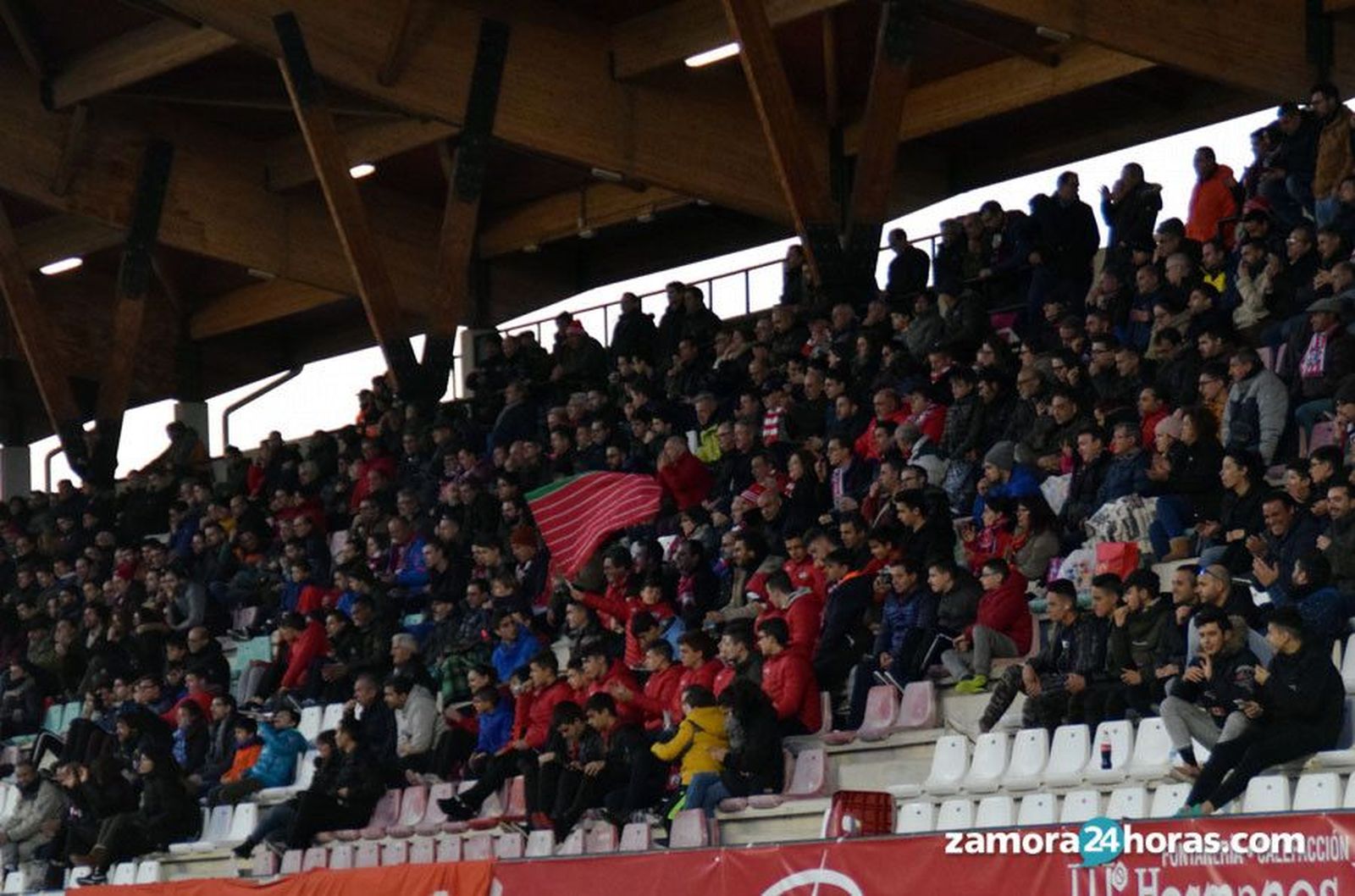 Grada aficion zamora