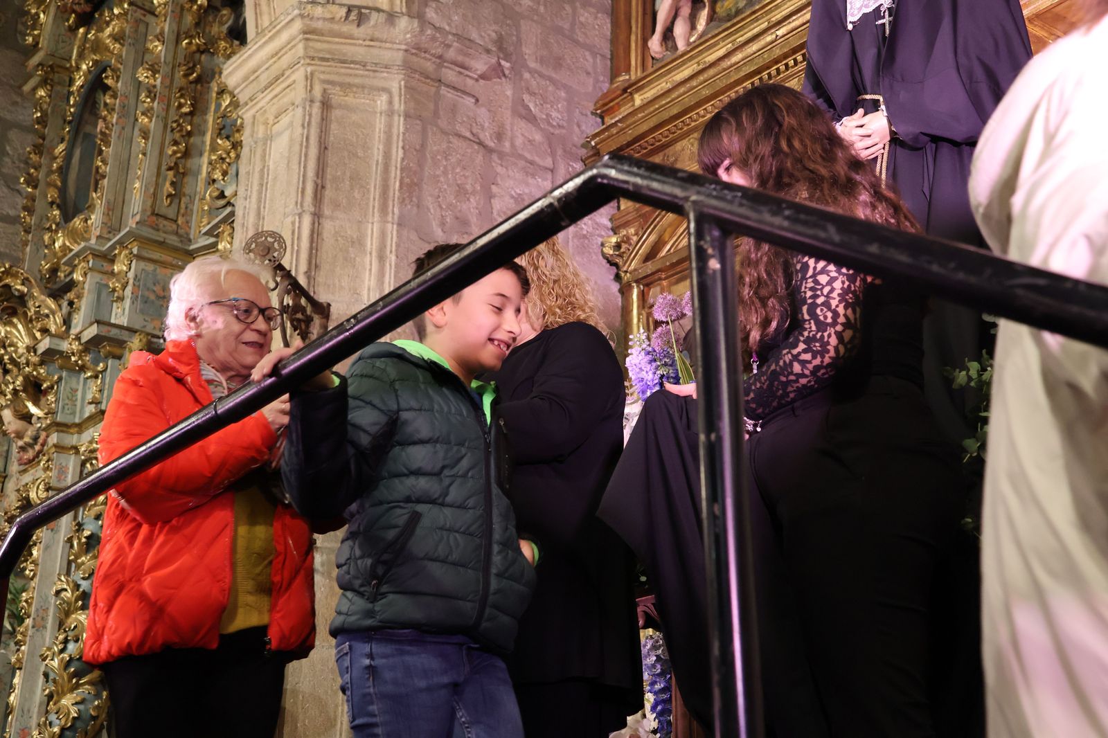 paso-de-los-ninos-ante-la-virgen-de-la-soledad-27