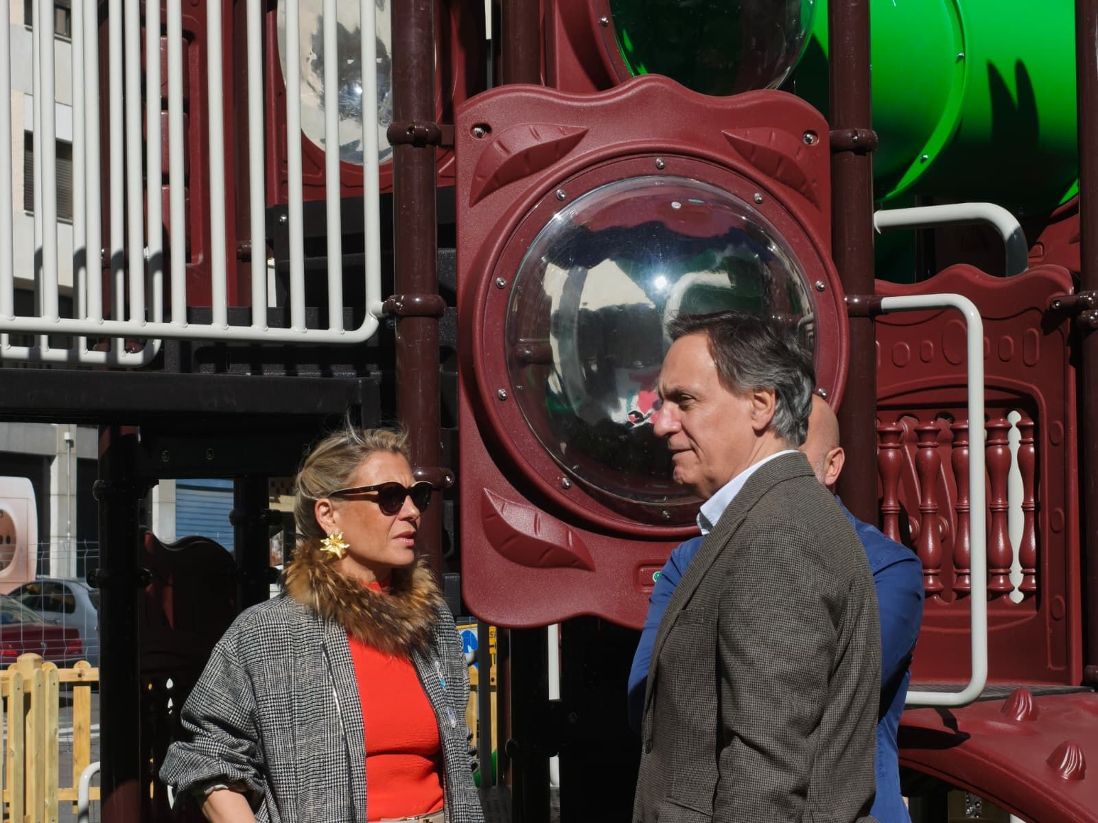 Parque infantil de la plaza de Carmelitas con los nuevos ‘campitos’ de fútbol y mobiliario mejorado